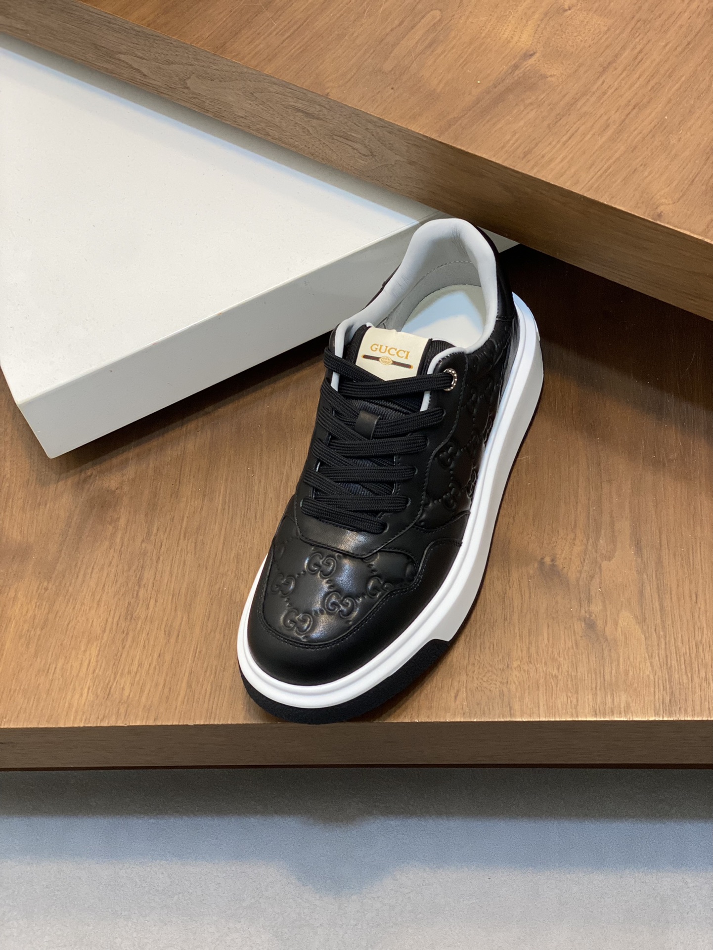 P920 ▫️G family men's GG sneakers choose imported cowhide to create a simple and comfortable version of the lining of the first layer of cowhide tongue decorated with the brand logo details fine first layer of water-dyed cowhide lining to create a comfortable foot!Size: 38-44 (45 customized)