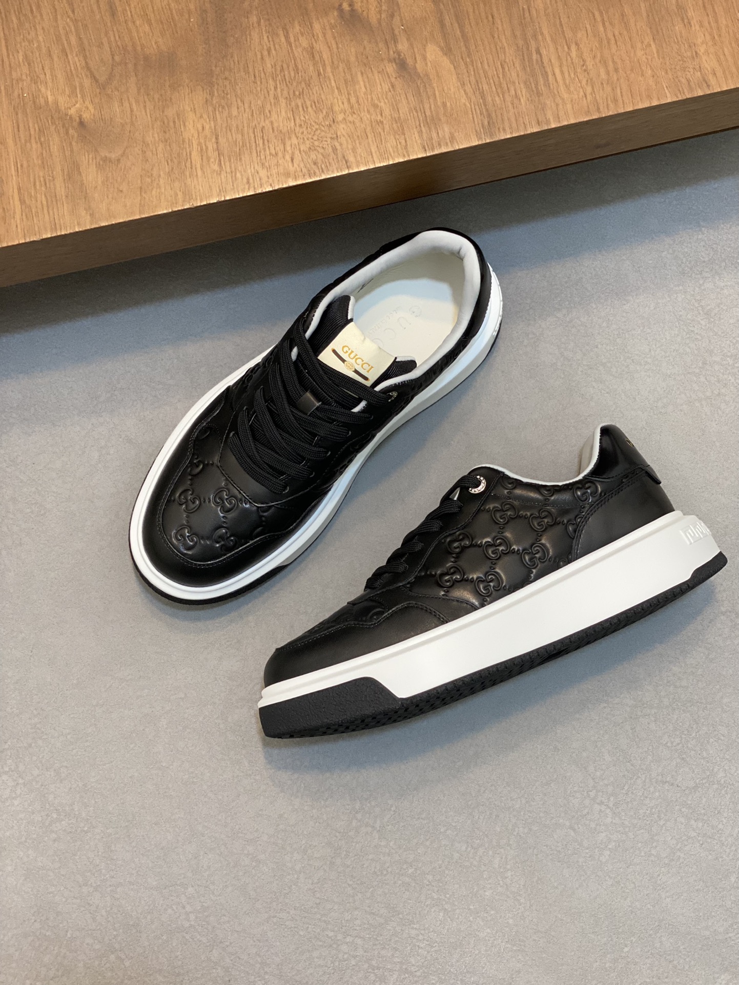 P920 ▫️G family men's GG sneakers choose imported cowhide to create a simple and comfortable version of the lining of the first layer of cowhide tongue decorated with the brand logo details fine first layer of water-dyed cowhide lining to create a comfortable foot!Size: 38-44 (45 customized)