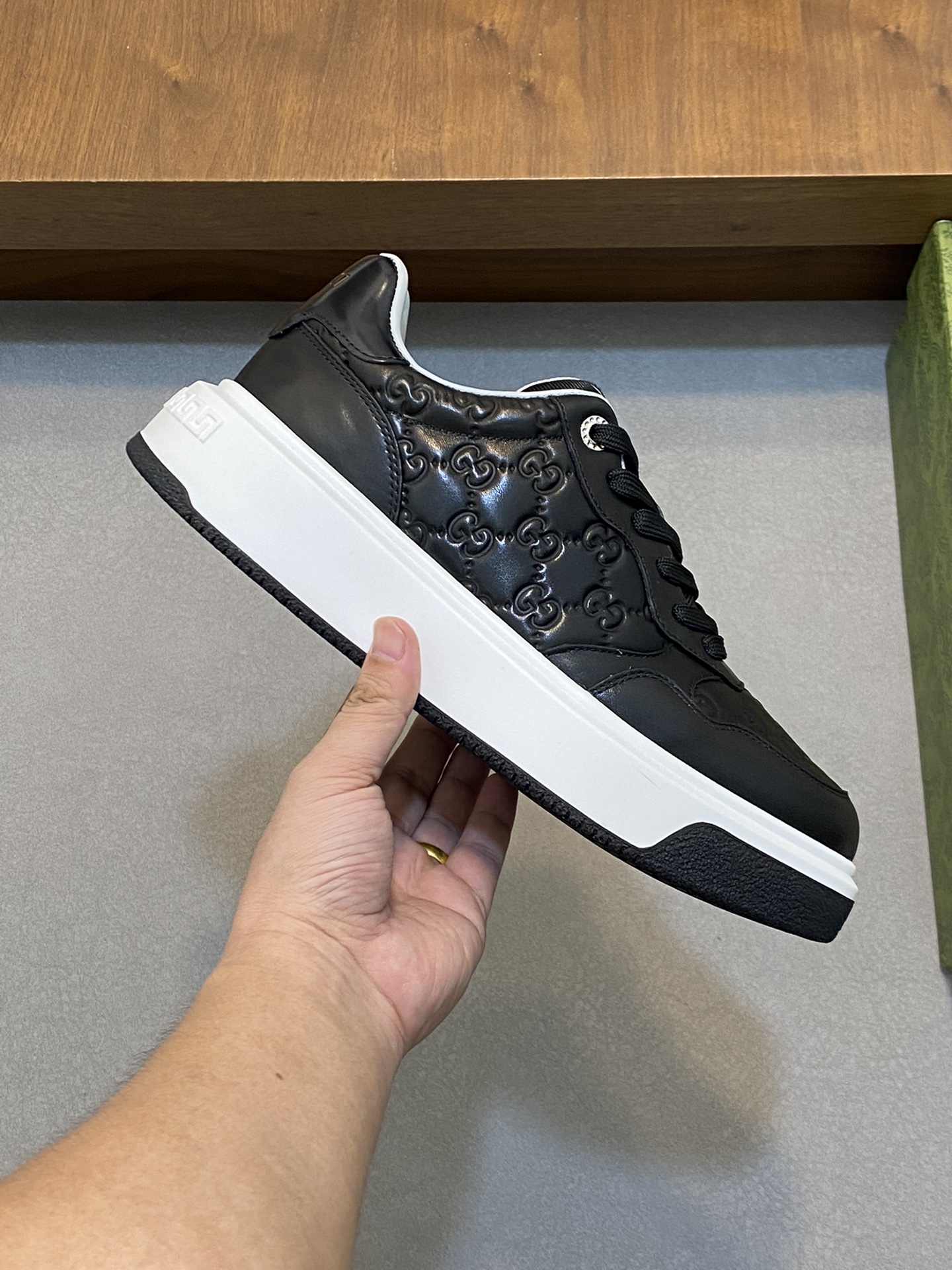 P920 ▫️G family men's GG sneakers choose imported cowhide to create a simple and comfortable version of the lining of the first layer of cowhide tongue decorated with the brand logo details fine first layer of water-dyed cowhide lining to create a comfortable foot!Size: 38-44 (45 customized)