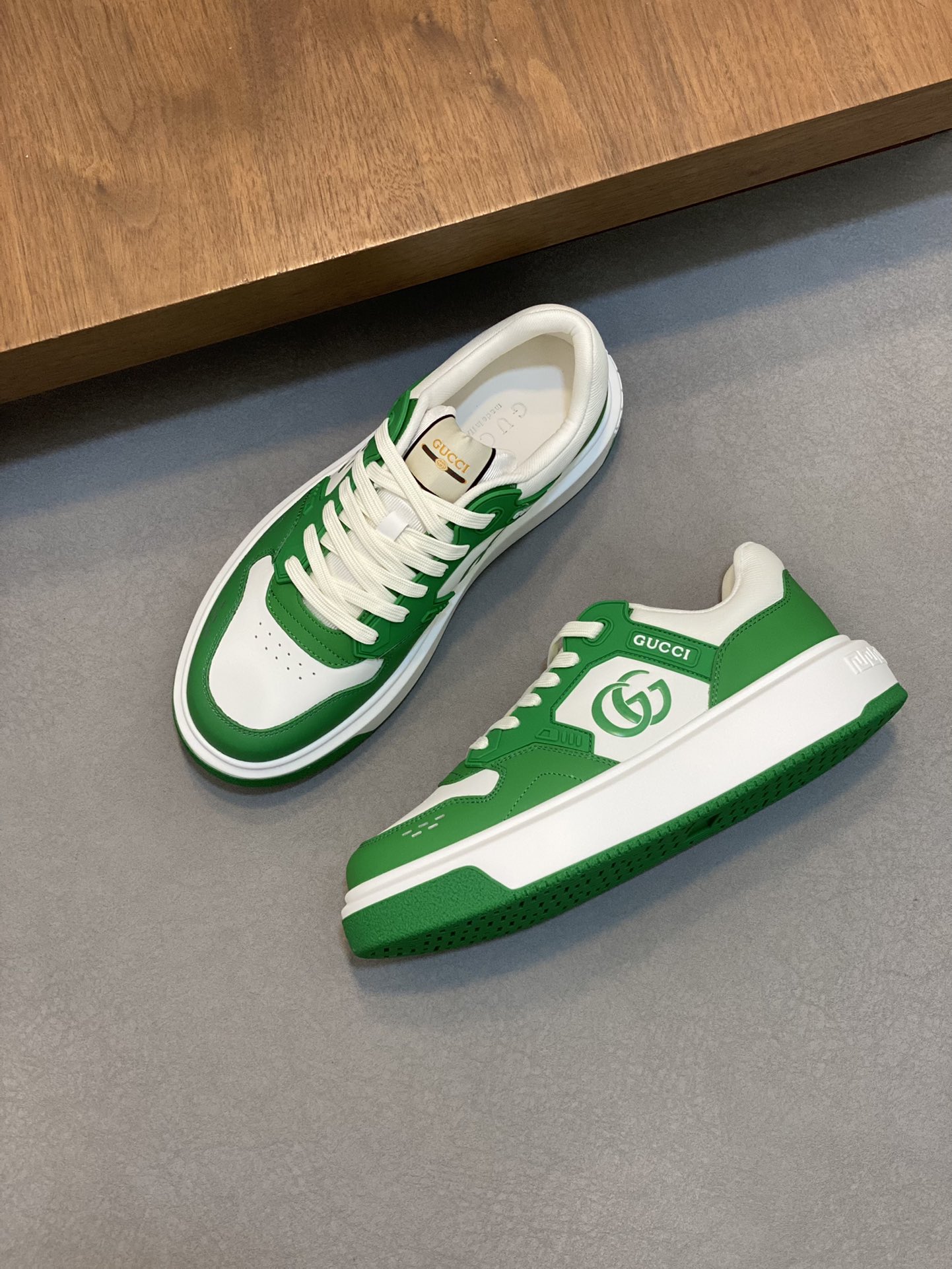 Molding outsole - ultra-high quality control - fine workmanship: highlight (high-end - noble - grade) - Size : 38-44 (45 can be customized) - high imitation bags