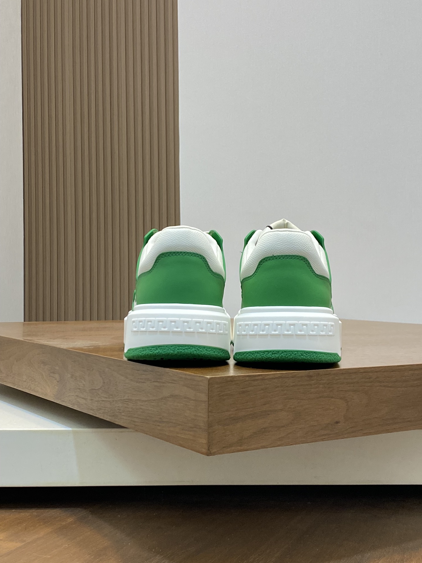 Molding outsole - ultra-high quality control - fine workmanship: highlight (high-end - noble - grade) - Size : 38-44 (45 can be customized) - high imitation bags