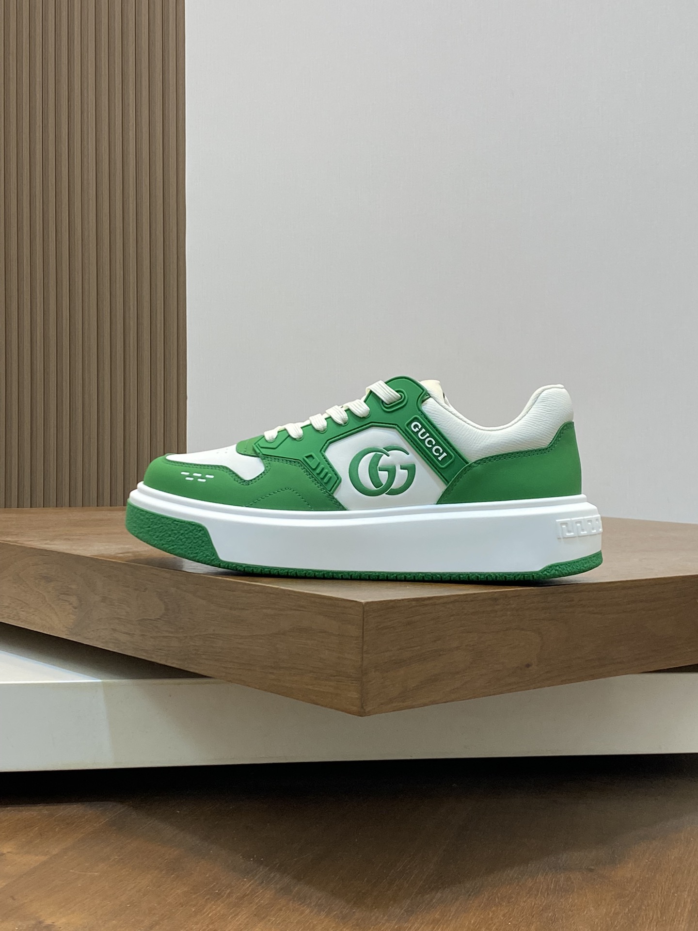 Molding outsole - ultra-high quality control - fine workmanship: highlight (high-end - noble - grade) - Size : 38-44 (45 can be customized) - high imitation bags