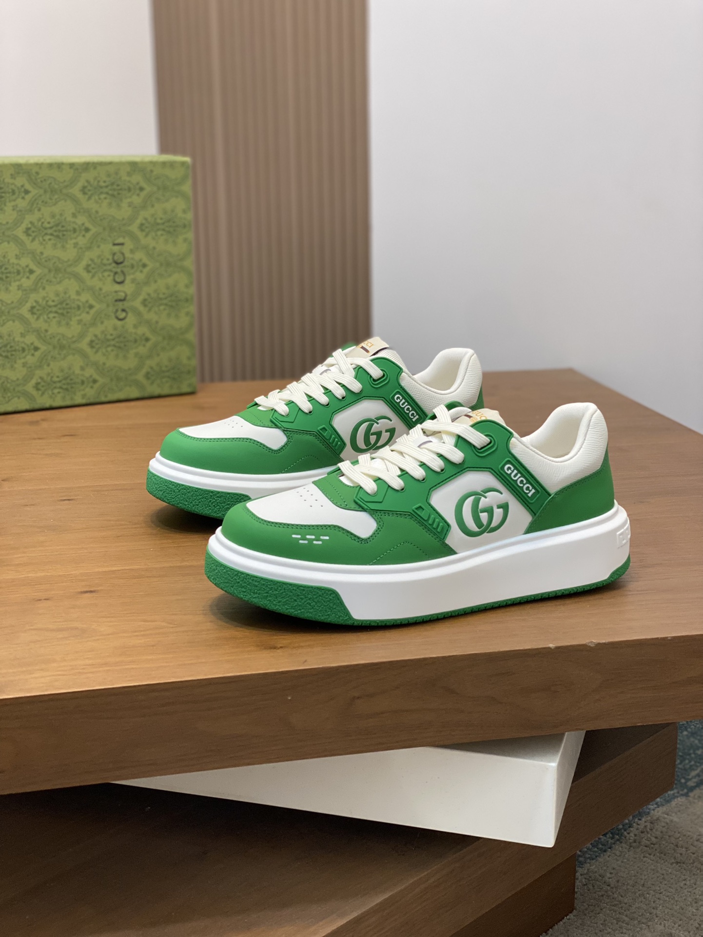 Molding outsole - ultra-high quality control - fine workmanship: highlight (high-end - noble - grade) - Size : 38-44 (45 can be customized) - high imitation bags