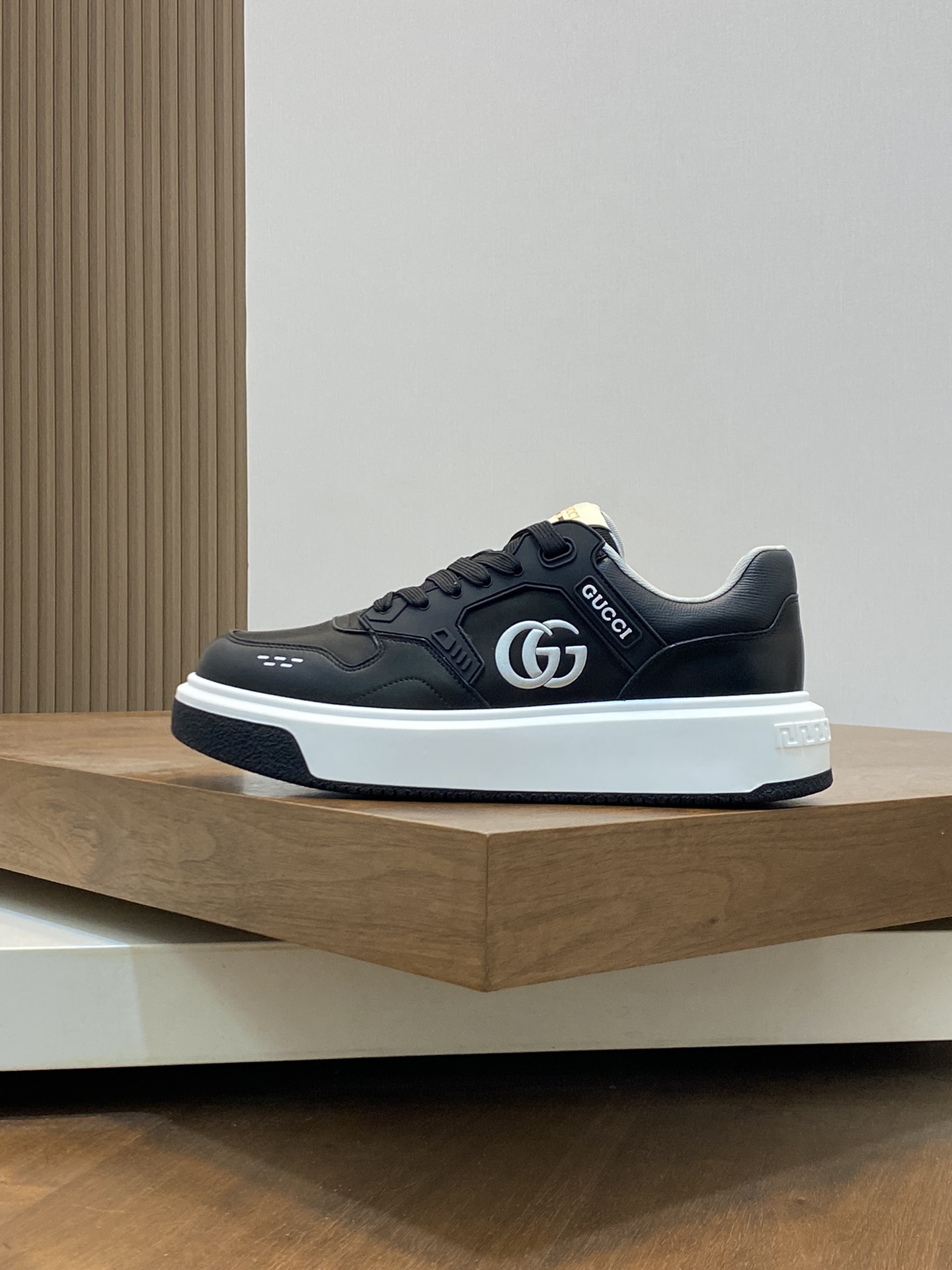 Molding outsole - ultra-high quality control - fine workmanship: highlight (high-end - noble - grade) - Size : 38-44 (45 can be customized) - high imitation bags