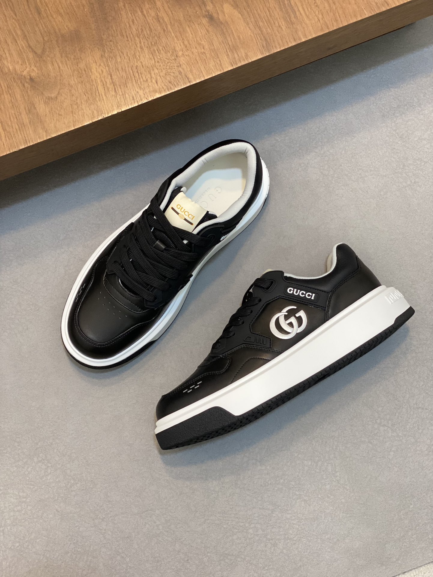 Molding outsole - ultra-high quality control - fine workmanship: highlight (high-end - noble - grade) - Size : 38-44 (45 can be customized) - high imitation bags