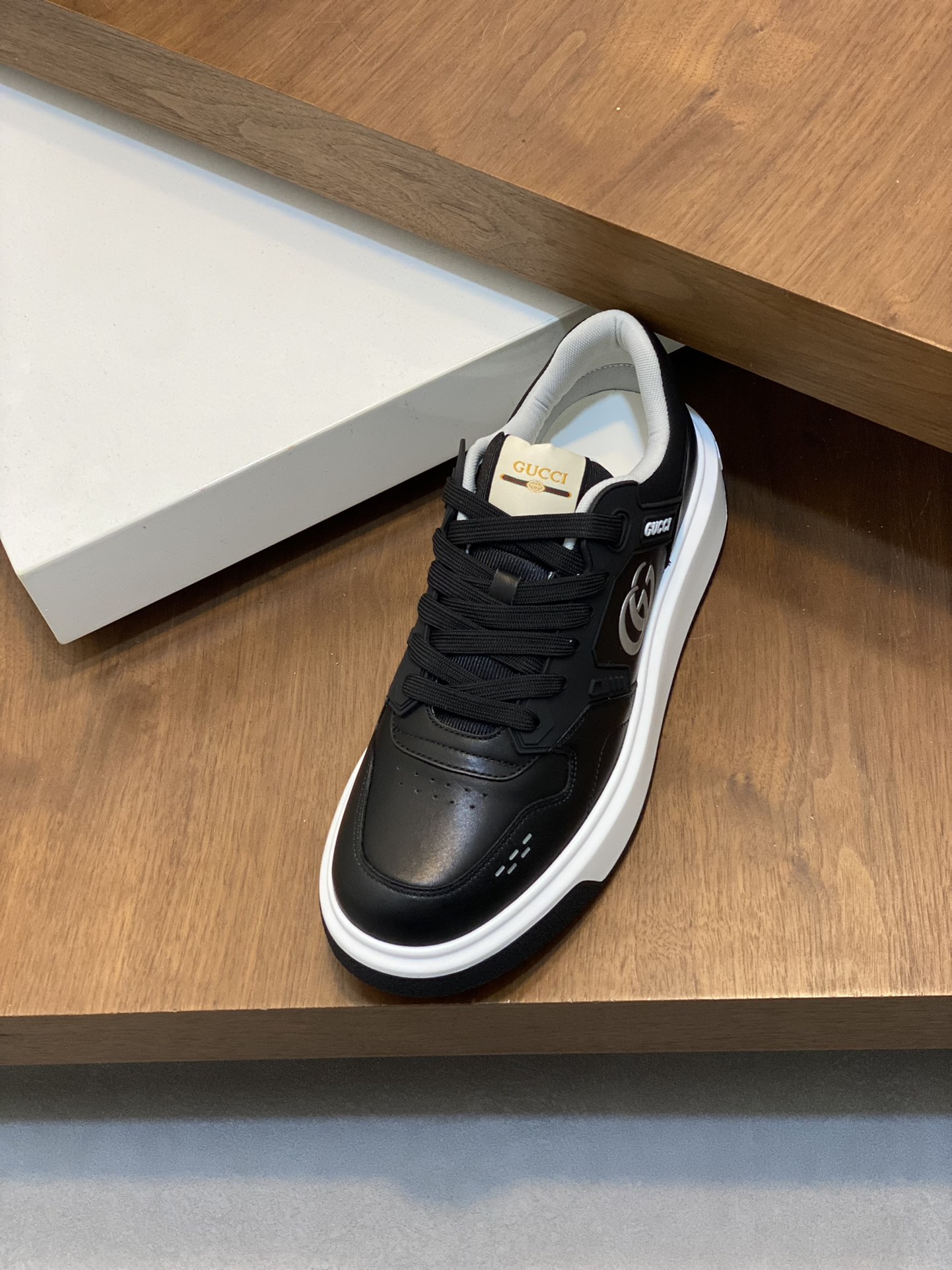 Molding outsole - ultra-high quality control - fine workmanship: highlight (high-end - noble - grade) - Size : 38-44 (45 can be customized) - high imitation bags