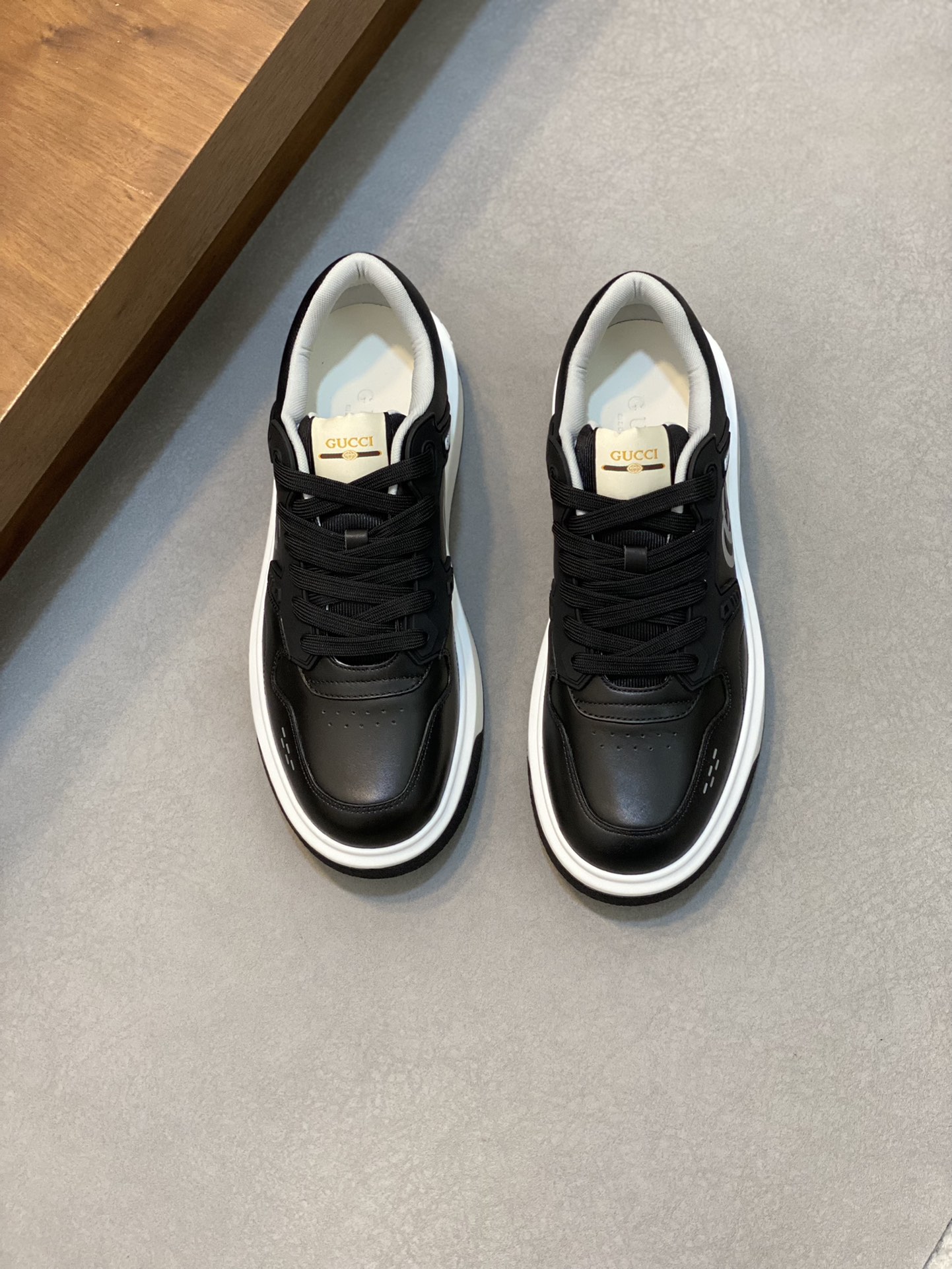 Molding outsole - ultra-high quality control - fine workmanship: highlight (high-end - noble - grade) - Size : 38-44 (45 can be customized) - high imitation bags