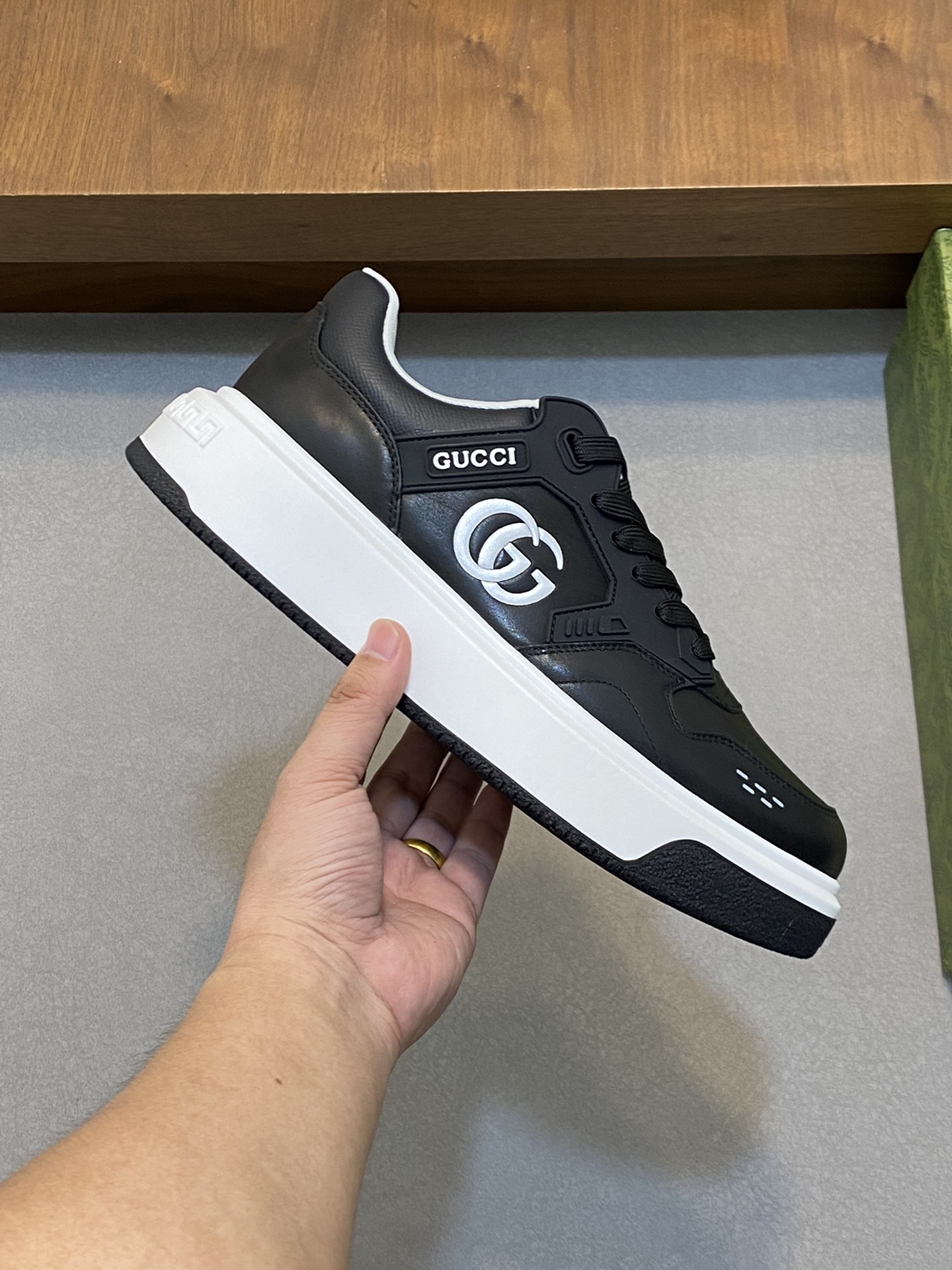 Molding outsole - ultra-high quality control - fine workmanship: highlight (high-end - noble - grade) - Size : 38-44 (45 can be customized) - high imitation bags