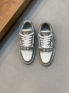 P1060 2024FW•LV TRAINER 烫钻满天星💎复古运动鞋！Louis Vuitton莞产️正品货！原版进口顶级反绒牛皮•烫印进口捷克钻💠织物网眼内里垫脚➕原版TPU组合鞋底～套楦工艺•舒适耐穿！

Size：39 40 41 42 43 44（38 45定制）-高仿包包
