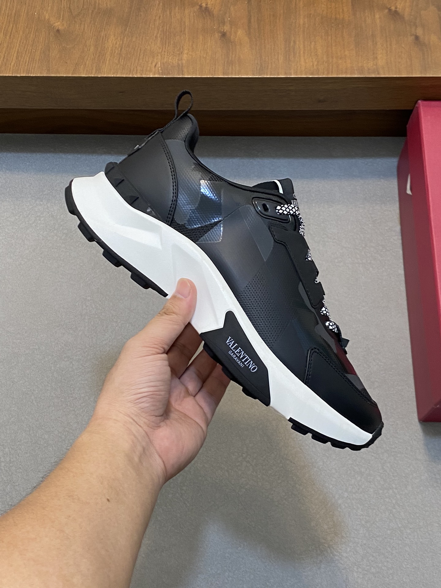 Image [4]-P760VALENTION Valentino -High-end quality -Upper: 🔝 nappa calf leather, branded mesh canvas fabric, tongue. Shoe body . Injection molding brand totem -Lining: brand canvas -Outsole: ultra-light TPU foam -rubber; molding outsole -Ultra-high quality control -Fine workmanship: highlight (high-end -noble -grade) -Size: 39-44 (384546 can be customized) -High-fashion bags