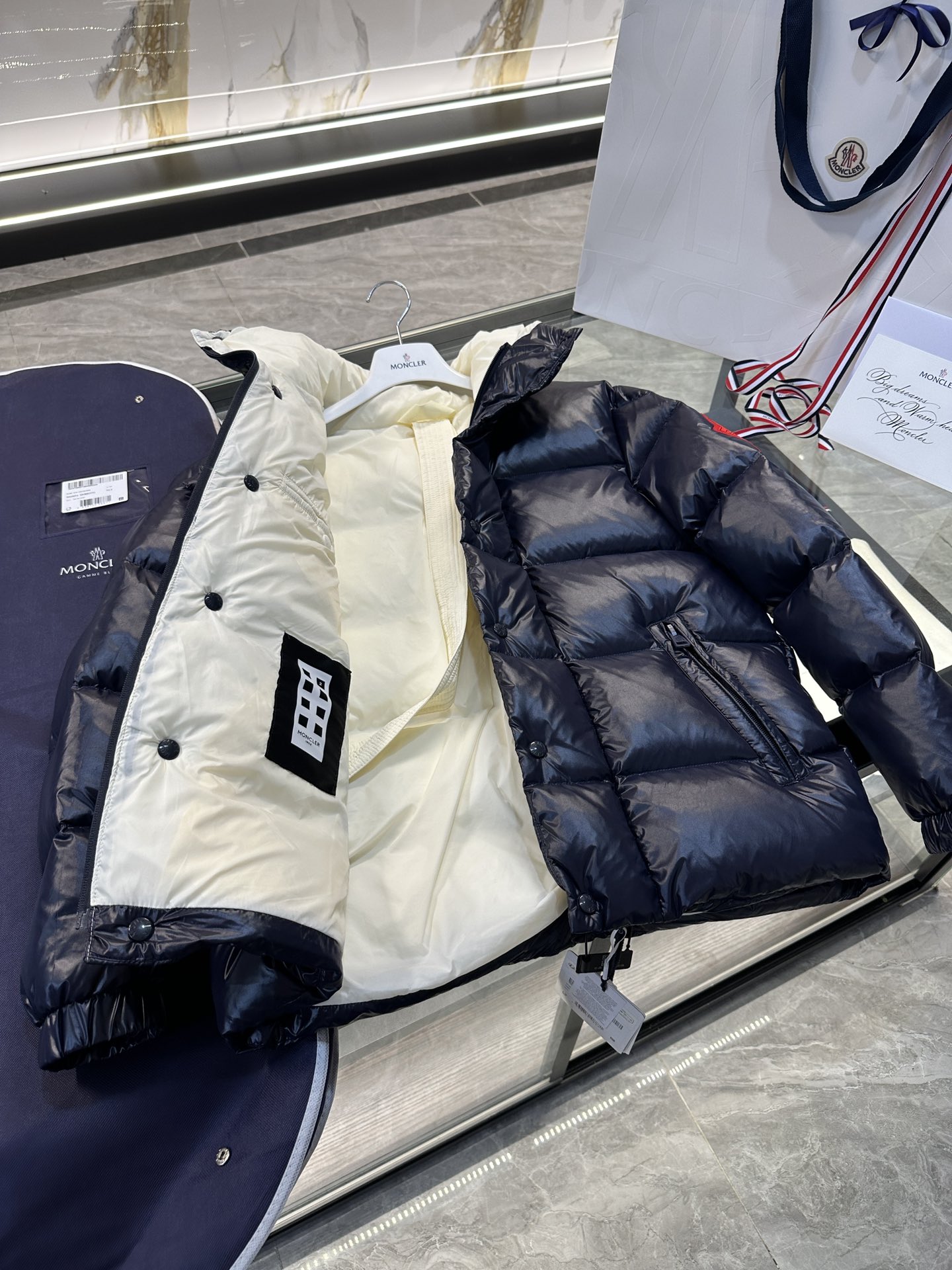 图片[5]-P1460  Moncler 1952限定系列Dervox更多实拍细节展示.认准出品标准,鹅绒填充/条码款号齐全对应官网一致/吊牌内置NFC电子感应防伪.
码数1-5码-高仿包包