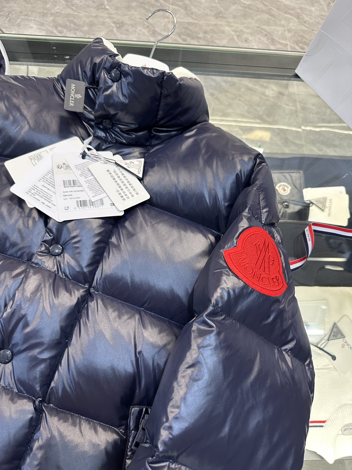 图片[3]-P1460  Moncler 1952限定系列Dervox更多实拍细节展示.认准出品标准,鹅绒填充/条码款号齐全对应官网一致/吊牌内置NFC电子感应防伪.
码数1-5码-高仿包包