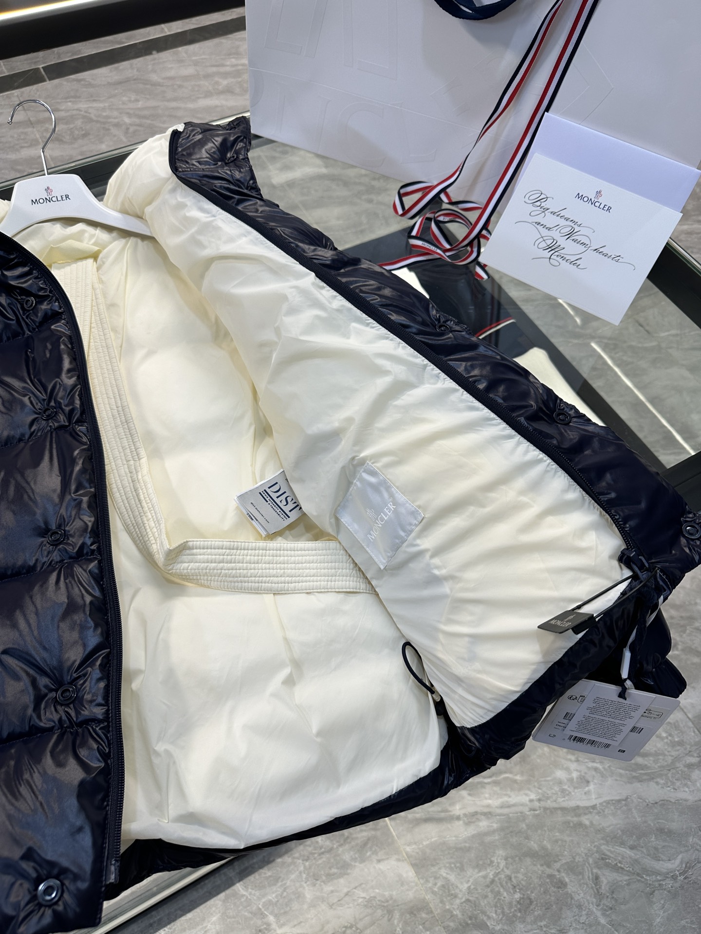 图片[7]-P1460  Moncler 1952限定系列Dervox更多实拍细节展示.认准出品标准,鹅绒填充/条码款号齐全对应官网一致/吊牌内置NFC电子感应防伪.
码数1-5码-高仿包包