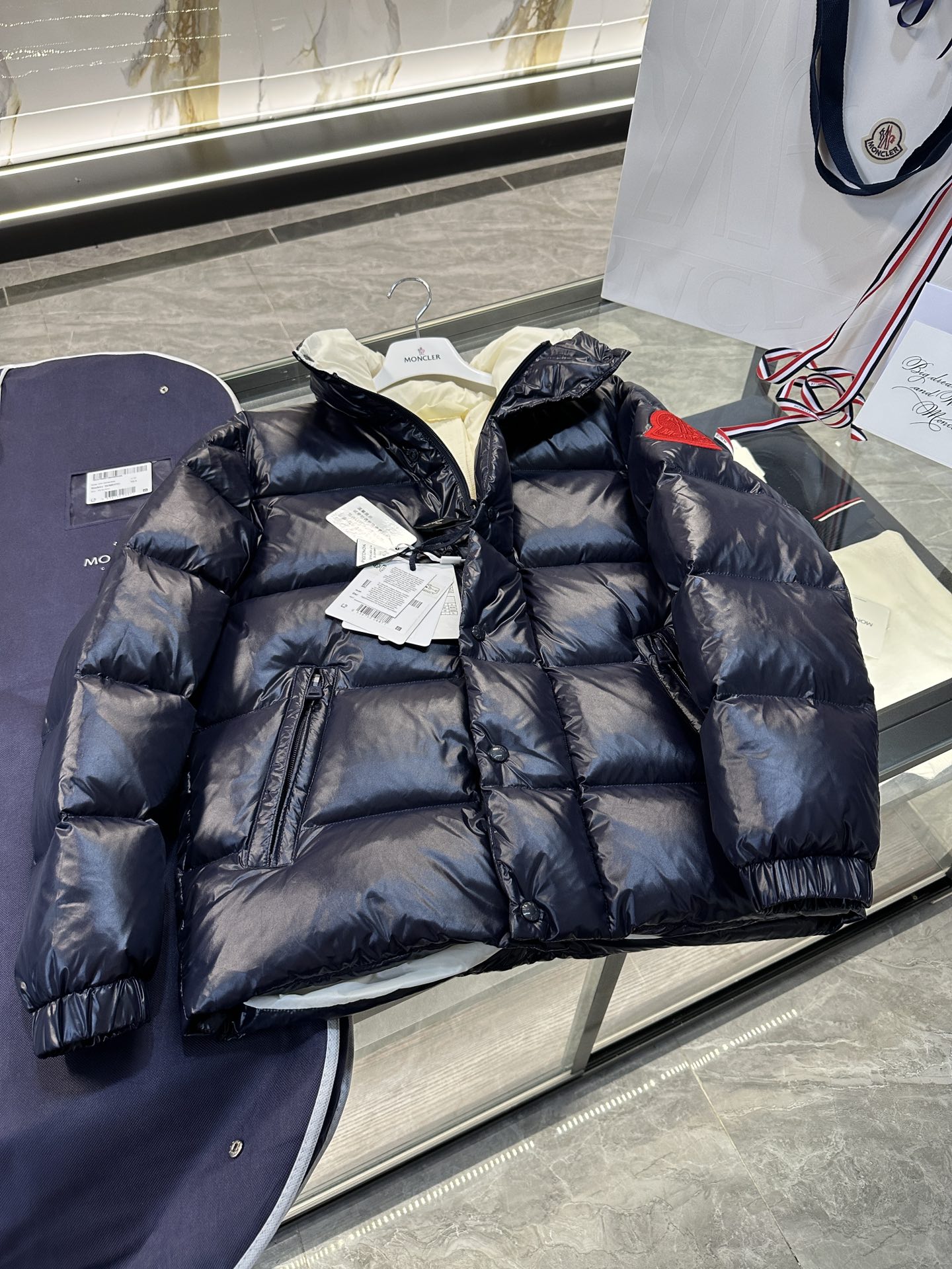 图片[4]-P1460  Moncler 1952限定系列Dervox更多实拍细节展示.认准出品标准,鹅绒填充/条码款号齐全对应官网一致/吊牌内置NFC电子感应防伪.
码数1-5码-高仿包包