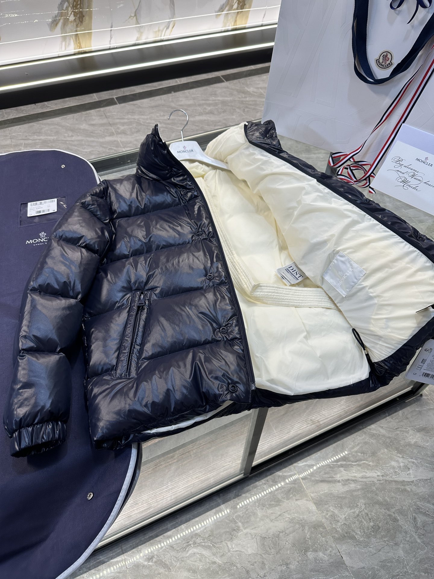 图片[6]-P1460  Moncler 1952限定系列Dervox更多实拍细节展示.认准出品标准,鹅绒填充/条码款号齐全对应官网一致/吊牌内置NFC电子感应防伪.
码数1-5码-高仿包包