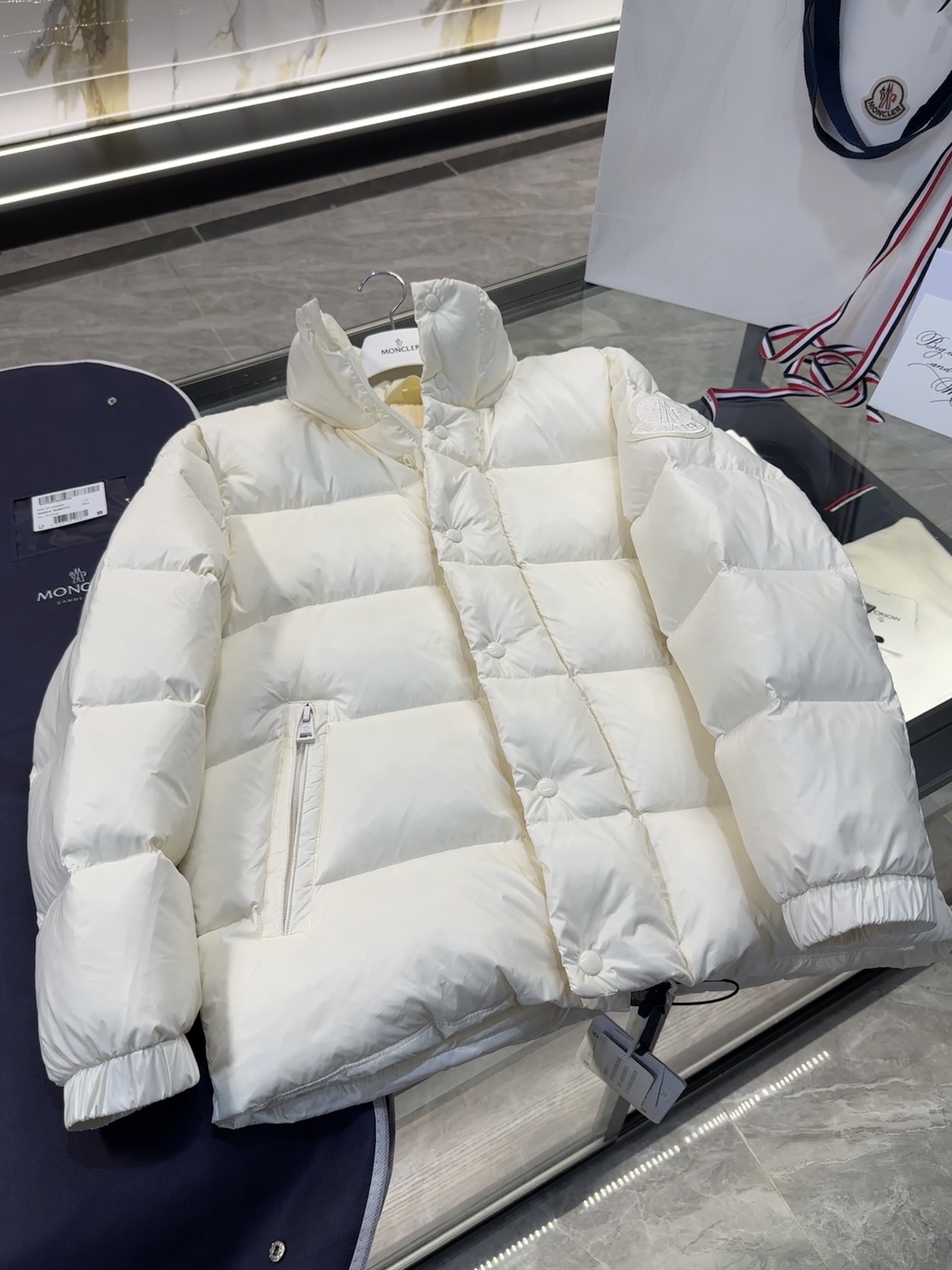图片[4]-P1460 Moncler 1952限定系列Dervox更多实拍细节展示.认准出品标准,鹅绒填充/条码款号齐全对应官网一致/吊牌内置NFC电子感应防伪.
码数:1-5码-高仿包包