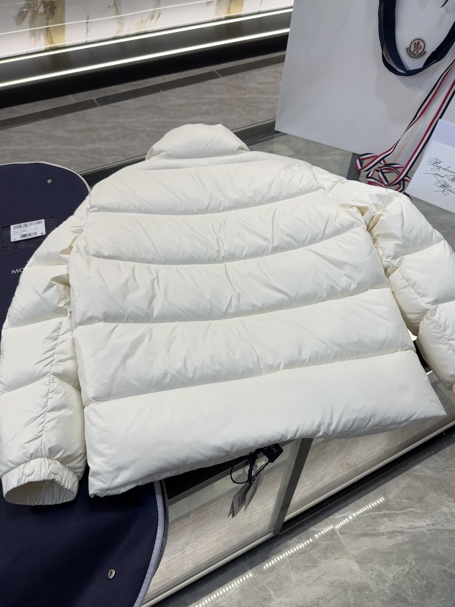 图片[9]-P1460 Moncler 1952限定系列Dervox更多实拍细节展示.认准出品标准,鹅绒填充/条码款号齐全对应官网一致/吊牌内置NFC电子感应防伪.
码数:1-5码-高仿包包