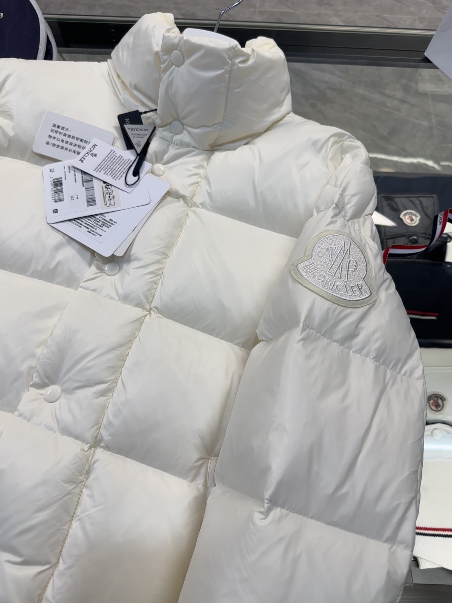 图片[2]-P1460 Moncler 1952限定系列Dervox更多实拍细节展示.认准出品标准,鹅绒填充/条码款号齐全对应官网一致/吊牌内置NFC电子感应防伪.
码数:1-5码-高仿包包