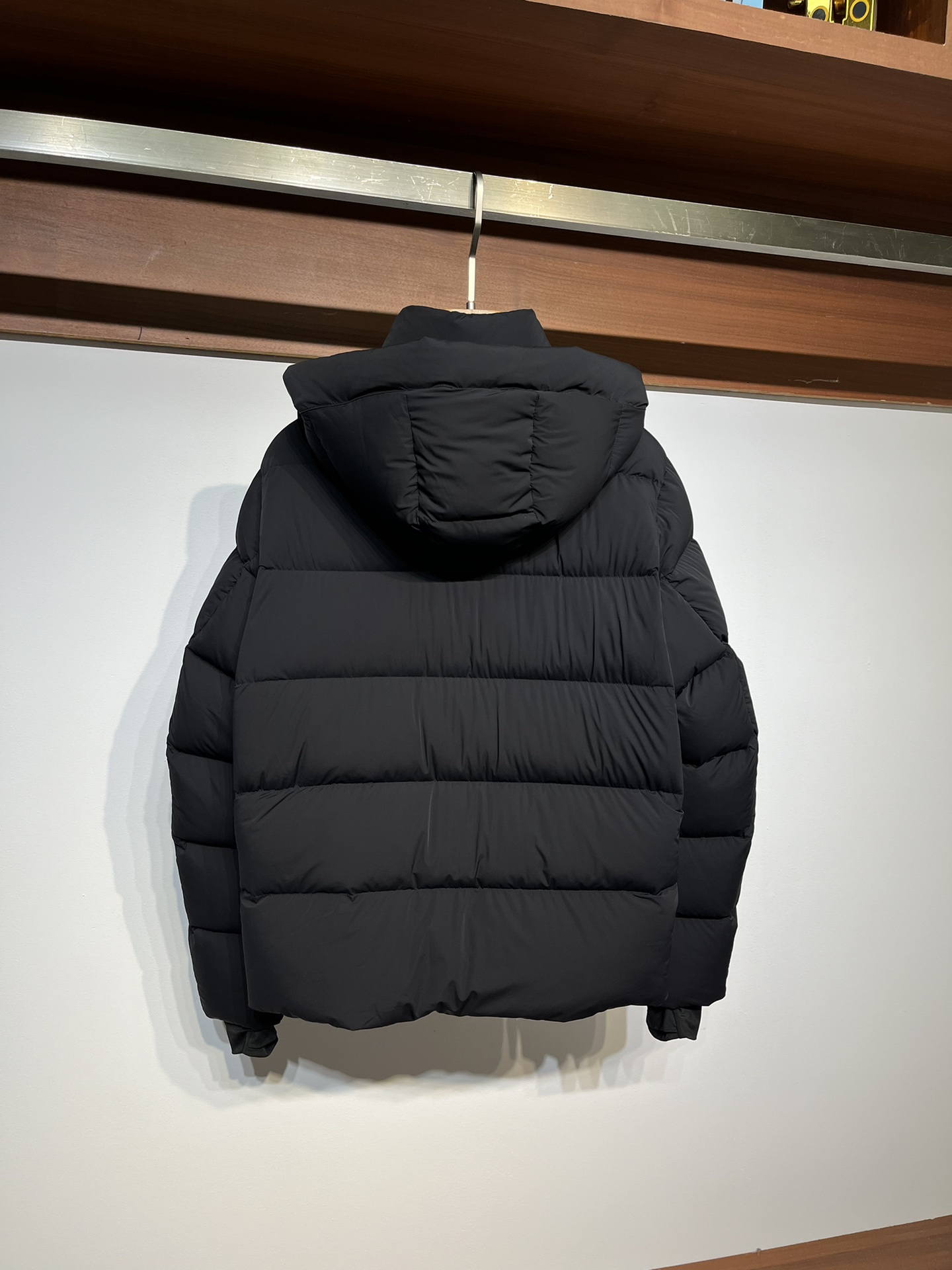 图片[3]-P1580 MACKAGE迈凯奇2024冬季新品软壳连帽羽绒服
MK贸易公司订单SAMUEL
连帽羽绒滑雪服男士轻型羽绒滑雪服经过CRS认证环保可持续
弹力面料外壳剪裁经典穿着舒适
下摆抽绳设计袖口设有可调节魔术贴增强造型感
48码:肩宽48 胸围112 袖长73 衣长68
50码：肩宽49 胸围118 袖长74 衣长69
52码:肩宽50 胸围124 袖长75 衣长70
54码:肩宽51 胸围130 袖长76 衣长71
56码:肩宽52 胸围136 袖长77 衣长72-高仿包包