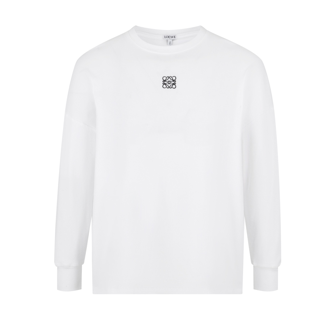 P470 LOEWE high elastic thread embroidery bottoming shirt fabric: the use of 60 high elastic 1 * 1 double-sided threaded fabric by the surface of the general washing to reduce the second shrinkage to maintain the original factory type process: embroidery using flat three-dimensional embroidery high-density embroidery needle number up to 3600 small logo embroidery low-key and high-end very versatile a process: double needle position can line 5 different workmanship German wrapping machine and the latest can edge machine to make the The effect is close to the original 99% Accessories: custom 1:1 wash logo Process: custom 1:1 embroidery size Accessories: custom 1:1 high elastic thread Size: S-M-L Color: black-white-gray Exclusive exclusive - high imitation factories