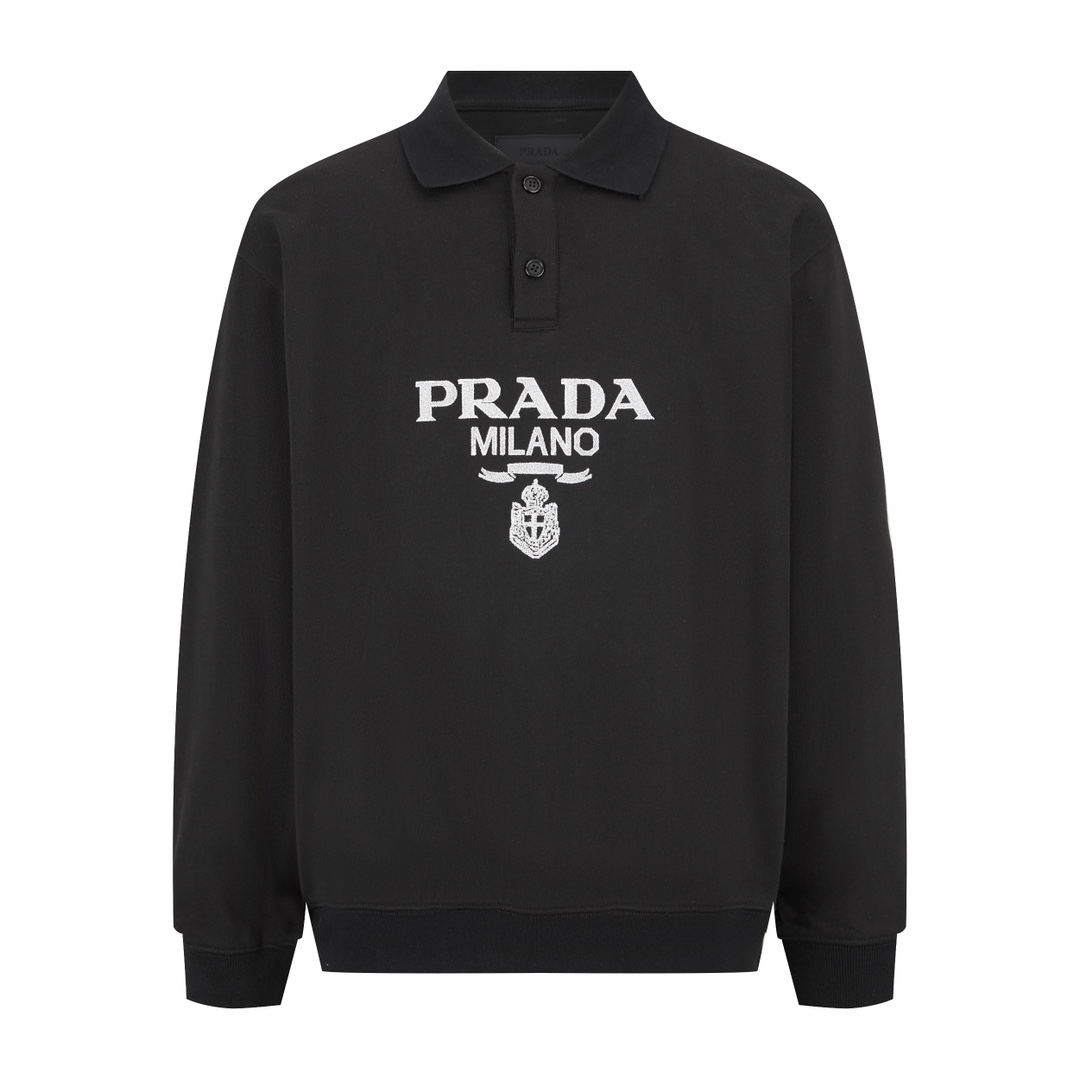 P620 PRADA 提绣POLO卫衣
面料：采用380克毛圈长纱匹棉定织
螺纹：采用2*2扁机螺纹四股纯棉纱线定制
工艺：刺绣采用提花刷绣工艺工艺需线埋底线后加工填毛工艺高温烫毛铲平定位等等一一系列复杂工艺
辅料：纽扣采用天然树胶材料原版1：1大小4眼四孔洗水商标一整套配齐
这款棉质Polo衫采用Oversize休闲版型和运动风细节柔和设计搭配罗纹针织衣领、袖口和底边撞色字母徽标彰显精致风范
Oversize版型罗纹针织领罗纹针织底边罗纹针织袖口纽扣开合提花徽标等等…………
辅料：定制1：1提绣标志
辅料：定制1：1纽扣
辅料：定制1：1洗水商标
面料：定制1：1扁机螺纹
尺码：S-M-L
颜色：黑-灰
独家专供-高仿包包