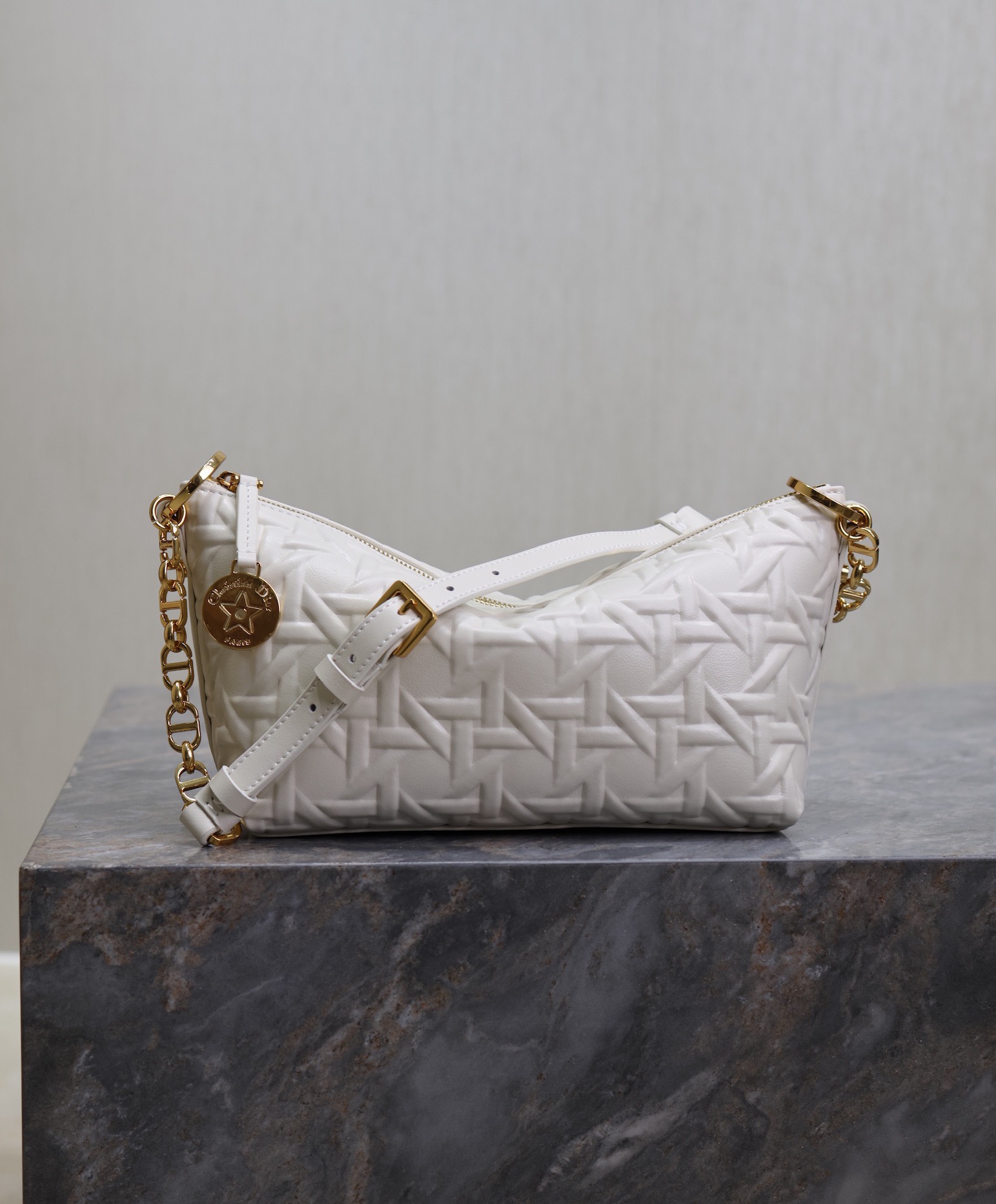 Picture [6]-Diorstar Hobo♣️ pressed rattan grid chain handbags/denim/white leather/black leather three color comparison picture √√√√ Model: 3202-High Faux Bags