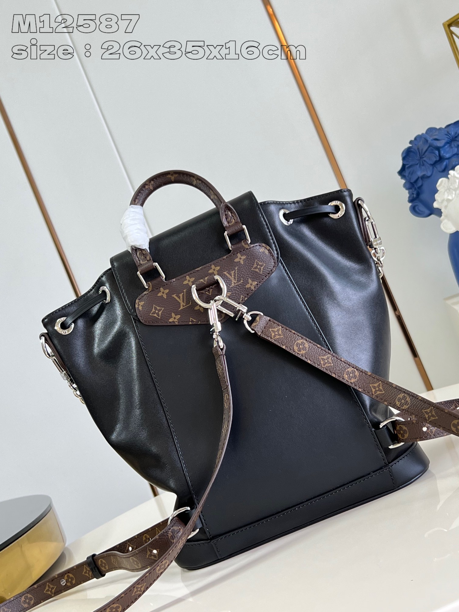 P1640 replica M12587 black This Montsouris small shoulder bag is made of shiny sheepskin leather with Monogram details that subtly tell the identity of the LV Vibe collectionLouis Vuitton's collection is rich in functionality with clasps and leather drawstringsChic metal pieces are the finishing touchA zippered front pocket keeps small items securely in place26.0 x 35.5 x 16.0 (L x H x W)