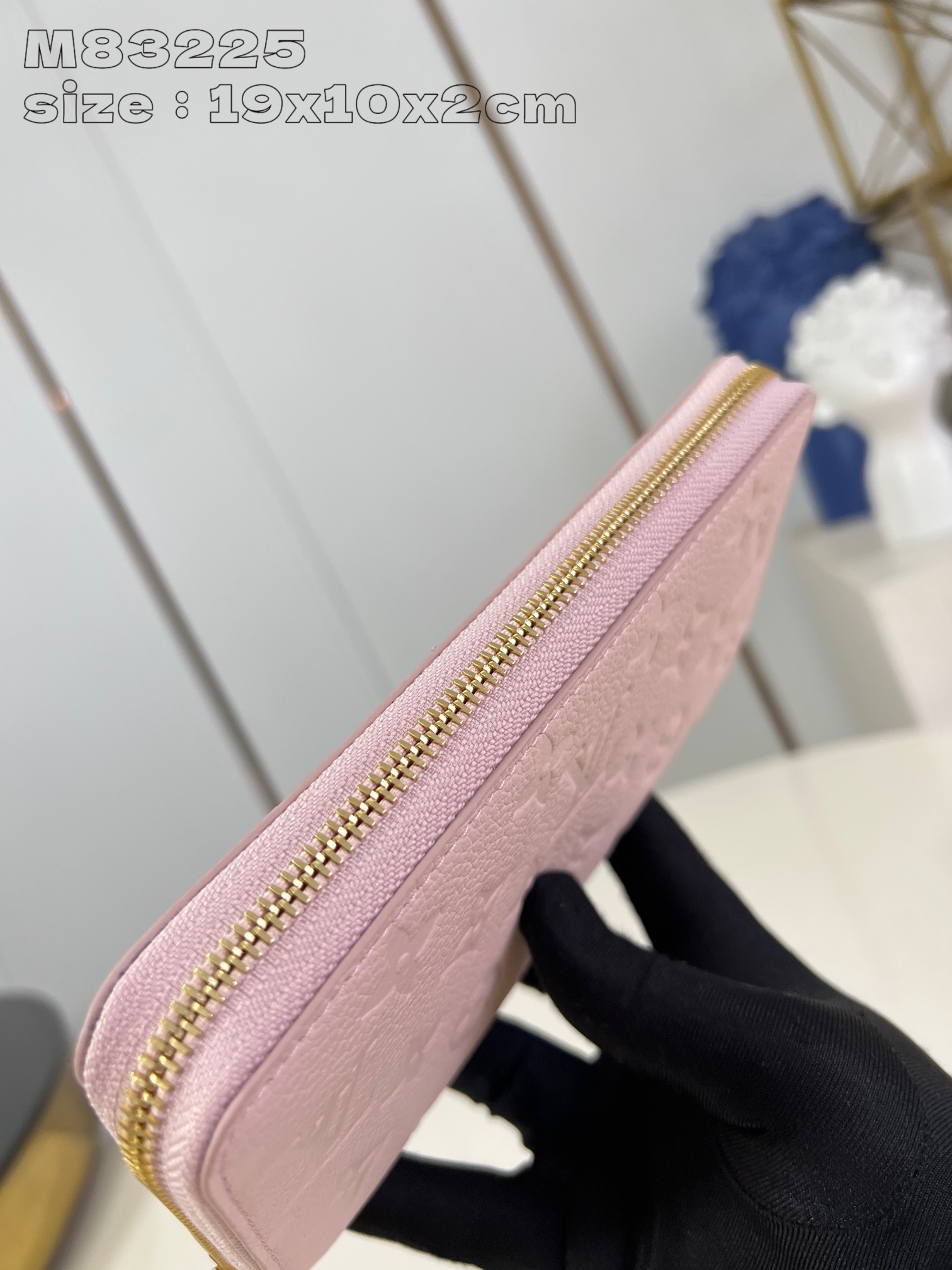 图片[5]-P600  M83225粉zippy钱夹 路易威登经典 Monogram 图案在柔软细腻的 Monogram Empreinte 皮革上浮现令品牌标志性的 Zippy 钱夹更为瞩目全拉链设计搭配考究内里小巧构型颇具功能性亦可用作手拿包19.5 x 10.5 x 2.5 厘米(长度 x 高 x 宽)-高仿包包