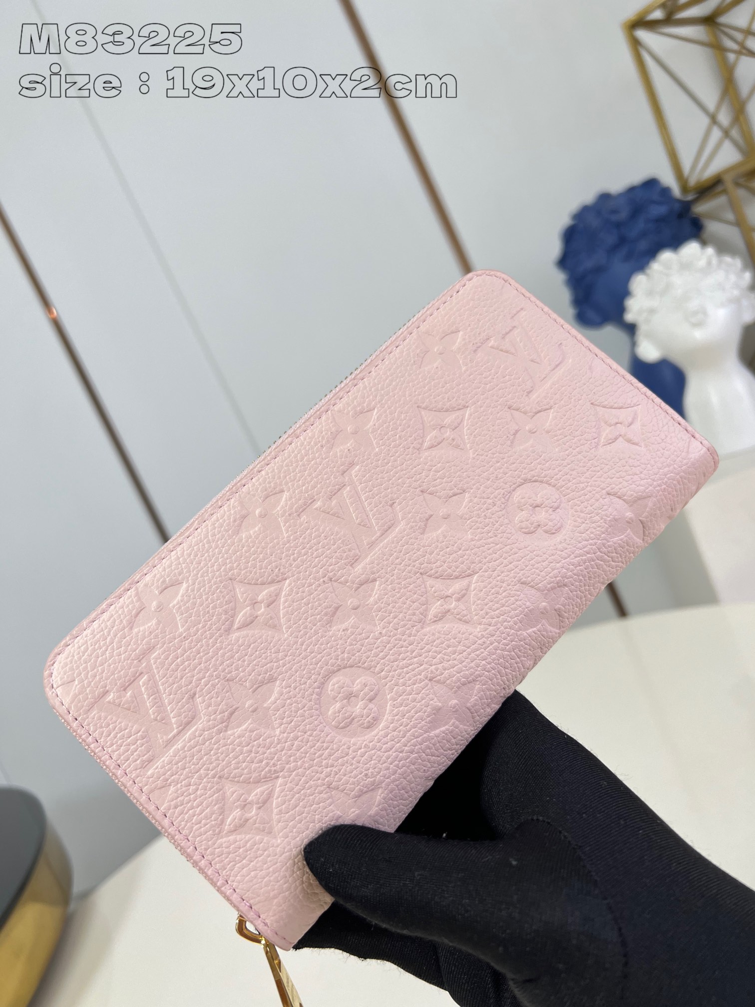 图片[2]-P600  M83225粉zippy钱夹 路易威登经典 Monogram 图案在柔软细腻的 Monogram Empreinte 皮革上浮现令品牌标志性的 Zippy 钱夹更为瞩目全拉链设计搭配考究内里小巧构型颇具功能性亦可用作手拿包19.5 x 10.5 x 2.5 厘米(长度 x 高 x 宽)-高仿包包