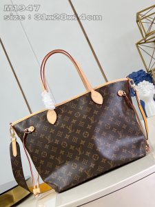 P1200 M11947YELLOW This reversible Neverfull medium tote bag is made of soft Monogram canvas outlined with cowhide trimmings in a spacious configuration with a colorful fabric lining and two side straps that can be cinched or unfolded for a distinctive look Slim handles for carrying on the shoulder or elbow Detachable zipper pocket can be used as a clutch or as a pocket 31 x 28 x 14 cm (L x H x W)