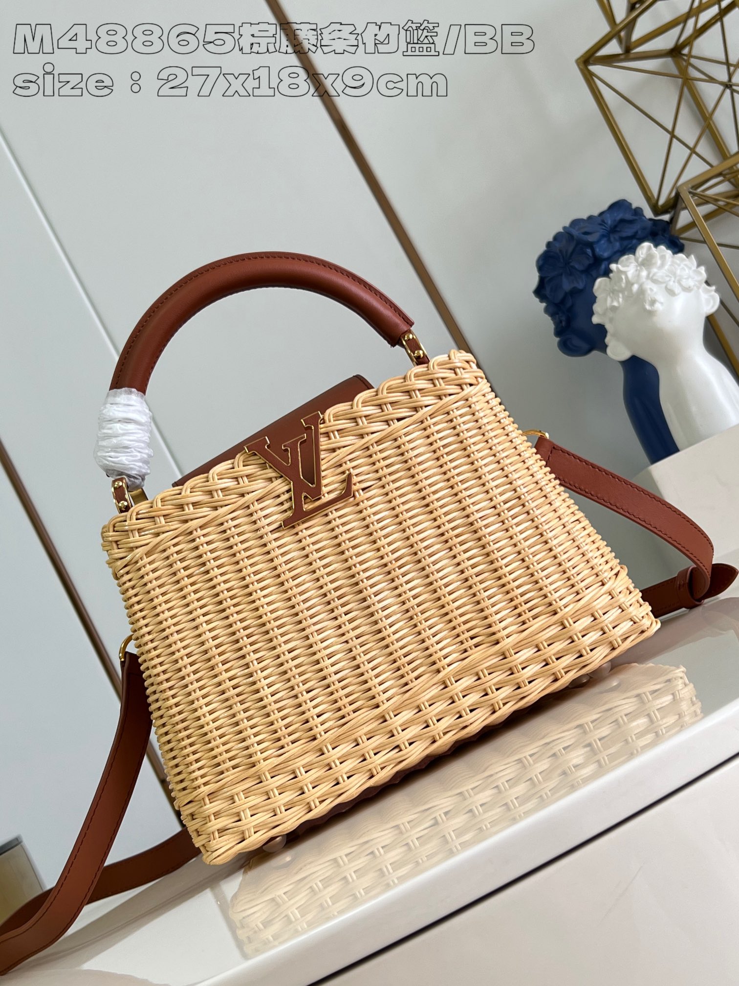 P2400 Replica M48865 Brown Rattan Bamboo Basket/Small This Capucines BB handbag is made of rattan soaked in water to soften the rattan and then hand-woven for three hours to achieve the classic shape Cowhide leather shapes the flap and the top handle Removable and adjustable slim leather shoulder strap for carrying over the shoulder or across the body 27 x 17 x 14cm (L x H x W)