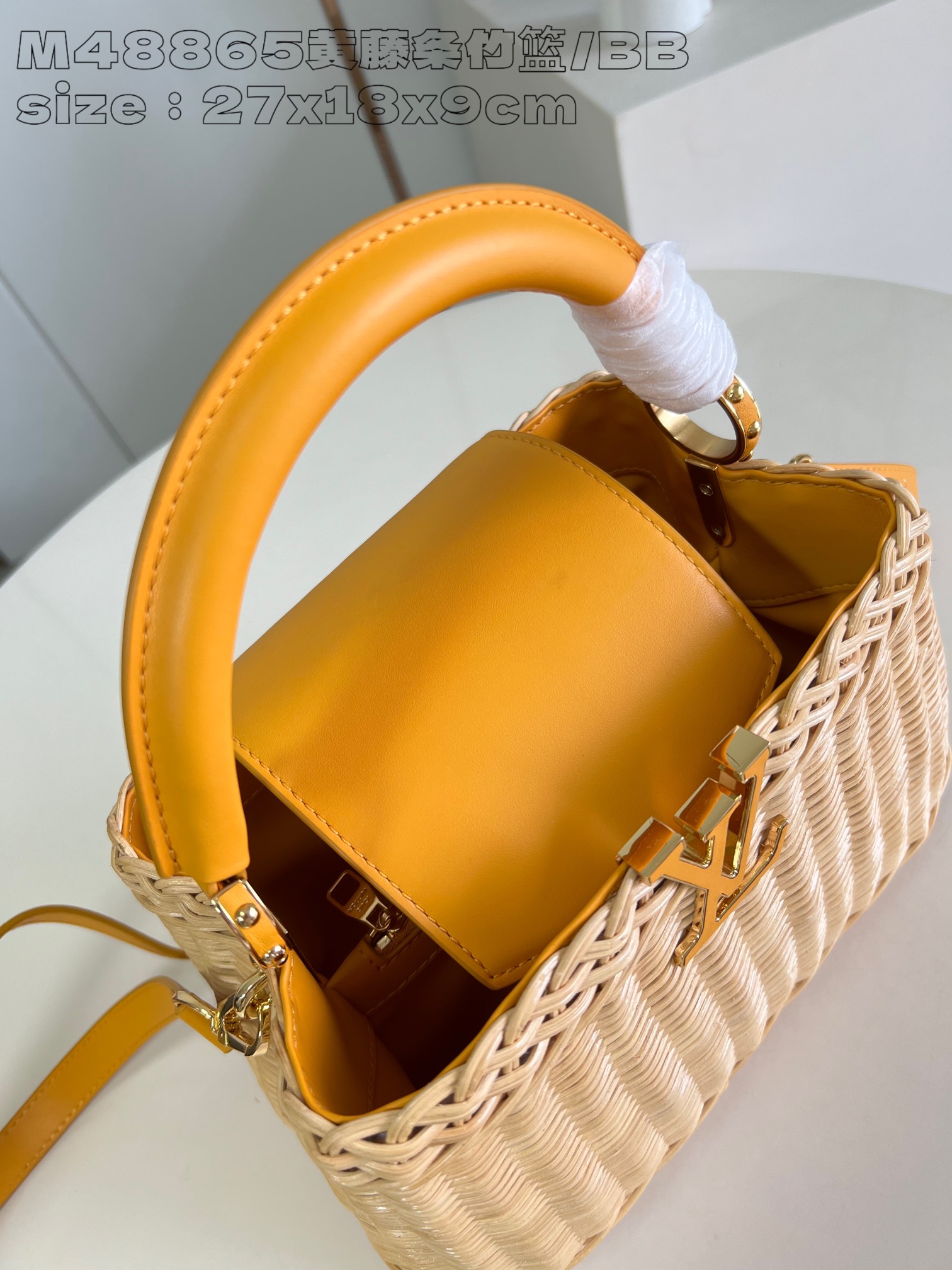 P2400 Replica M48865 Yellow Rattan Bamboo Basket/Small This Capucines BB handbag is made of rattan soaked in water to soften the rattan and then hand-woven for three hours to achieve the classic shape Cowhide leather shapes the flap and the top handle Removable and adjustable slim leather shoulder strap for carrying over the shoulder or across the body 27 x 17 x 14cm (L x H x W)