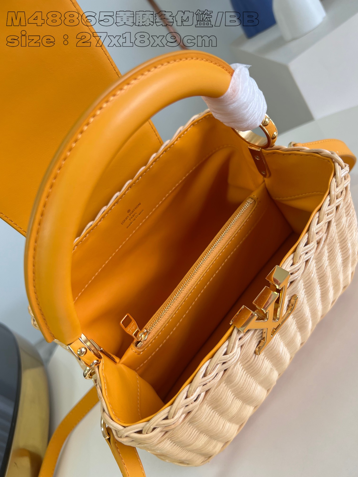 P2400 Replica M48865 Yellow Rattan Bamboo Basket/Small This Capucines BB handbag is made of rattan soaked in water to soften the rattan and then hand-woven for three hours to achieve the classic shape Cowhide leather shapes the flap and the top handle Removable and adjustable slim leather shoulder strap for carrying over the shoulder or across the body 27 x 17 x 14cm (L x H x W)