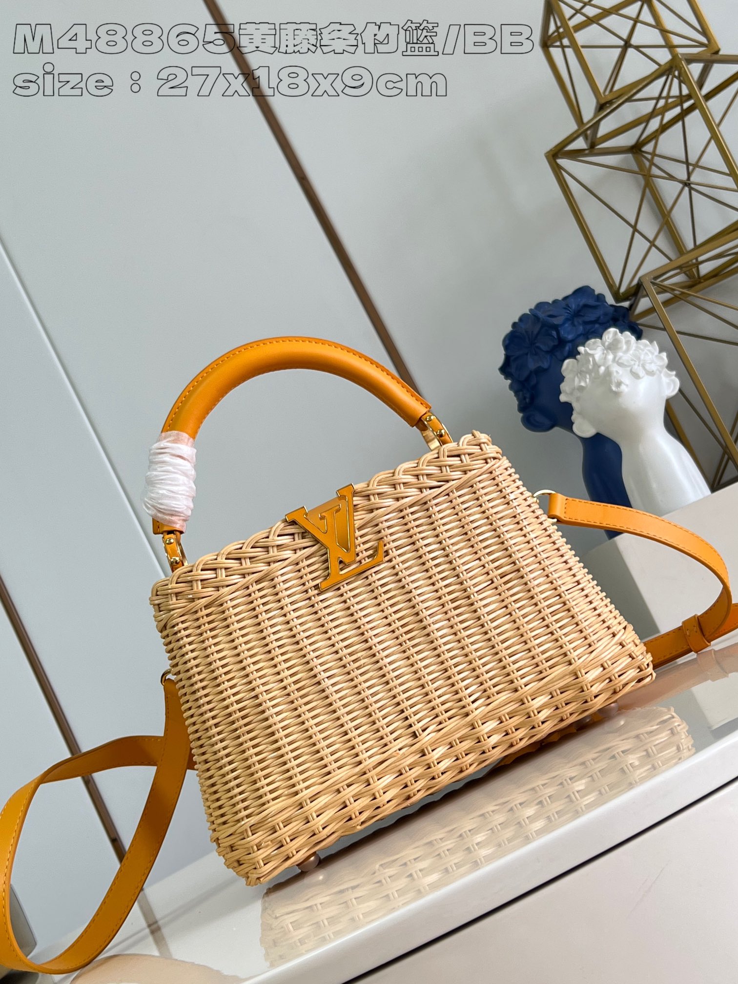 P2400 Replica M48865 Yellow Rattan Bamboo Basket/Small This Capucines BB handbag is made of rattan soaked in water to soften the rattan and then hand-woven for three hours to achieve the classic shape Cowhide leather shapes the flap and the top handle Removable and adjustable slim leather shoulder strap for carrying over the shoulder or across the body 27 x 17 x 14cm (L x H x W)