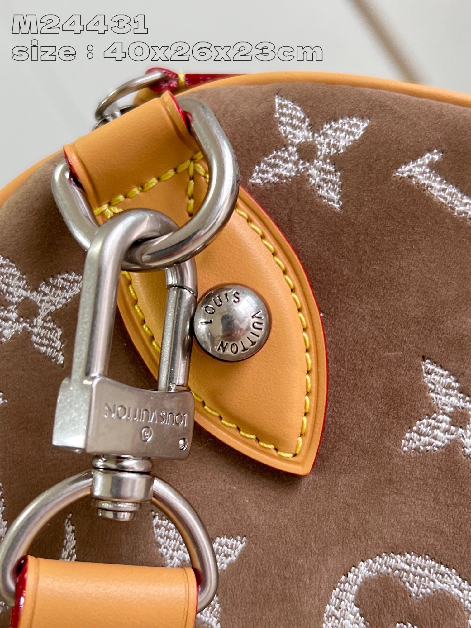 P2900 M24431 Brushed and Embroidered Almond Leather The Speedy P18 Bandoulière 40 Monogram Leather is a soft grained cowhide wrapped in sheepskin lined with a silk-screened Monogram pattern for a misty, canvas-printed look that speaks to Creative Director Pharrell Williams's new seasonal vision. 40 x 26 x 23 cm (L x H x W). 23 cm (L x H x W)This item is too large to be packaged.
