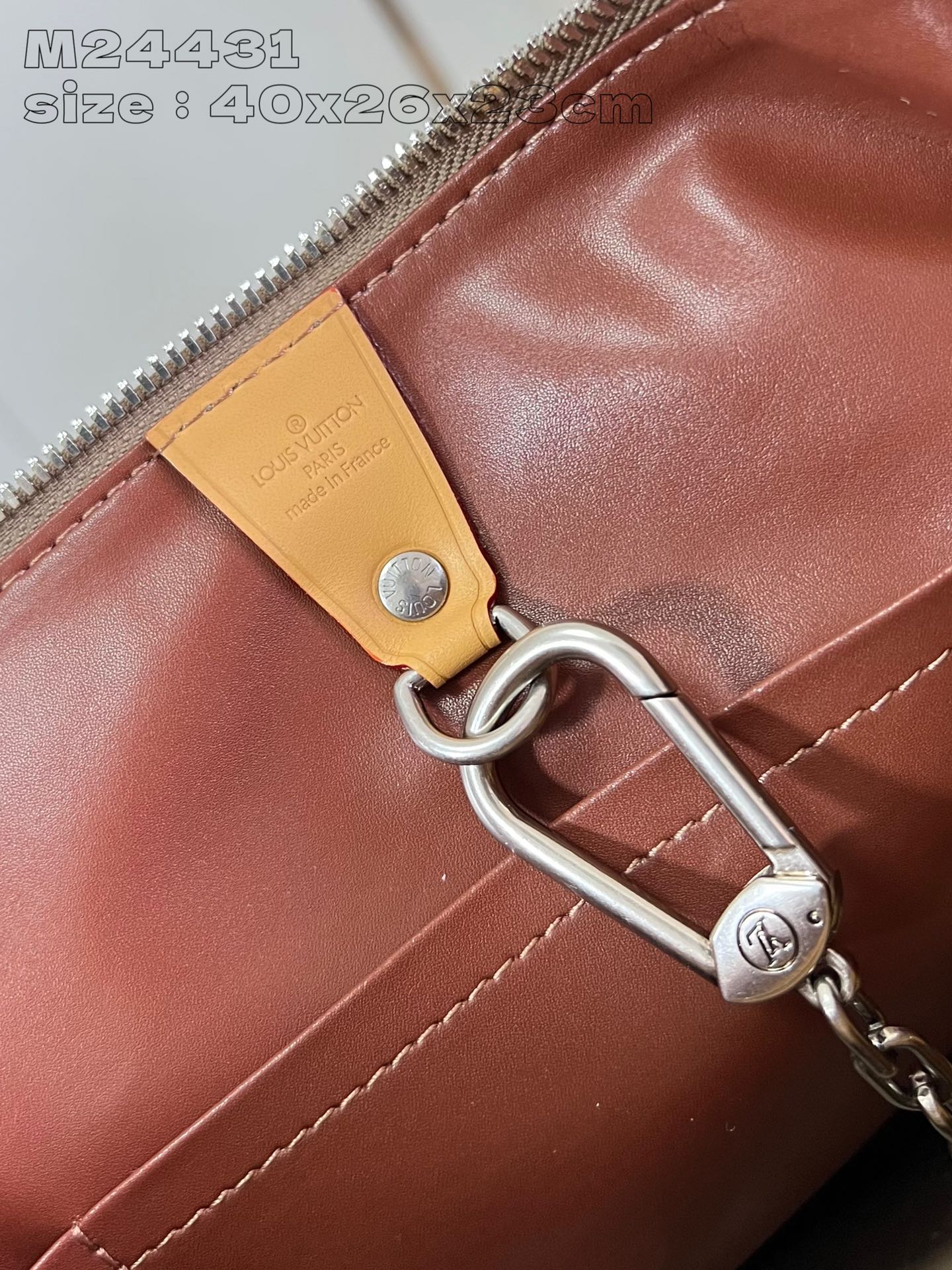 P2900 M24431 Brushed and Embroidered Almond Leather The Speedy P18 Bandoulière 40 Monogram Leather is a soft grained cowhide wrapped in sheepskin lined with a silk-screened Monogram pattern for a misty, canvas-printed look that speaks to Creative Director Pharrell Williams's new seasonal vision. 40 x 26 x 23 cm (L x H x W). 23 cm (L x H x W)This item is too large to be packaged.