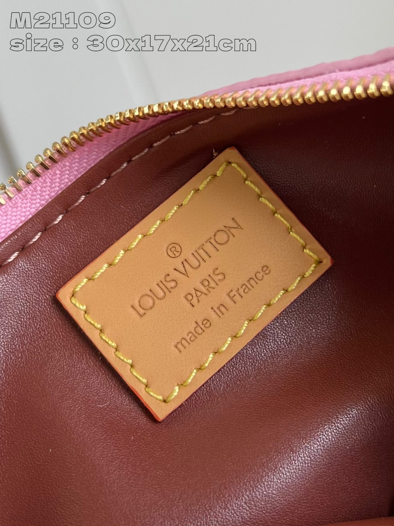 Image [19]-P2600 M21109 Pink Leather This Speedy P18 Bandoulière 30 Monogram Leather Handbag delivers a sumptuous texture in supple cowhide leatherMonogram prints mimic the Monogram elements on canvasPolished metal pieces, sheepskin lining, and built-in tags highlight Creative Director Pharrell Williams' attention to detailSize: 30 x 17 x 21 cm (length x height x width)-High Fake Bags Williams' attention to detail Dimensions: 30 x 17 x 21 cm (L x H x W)-High-quality bag