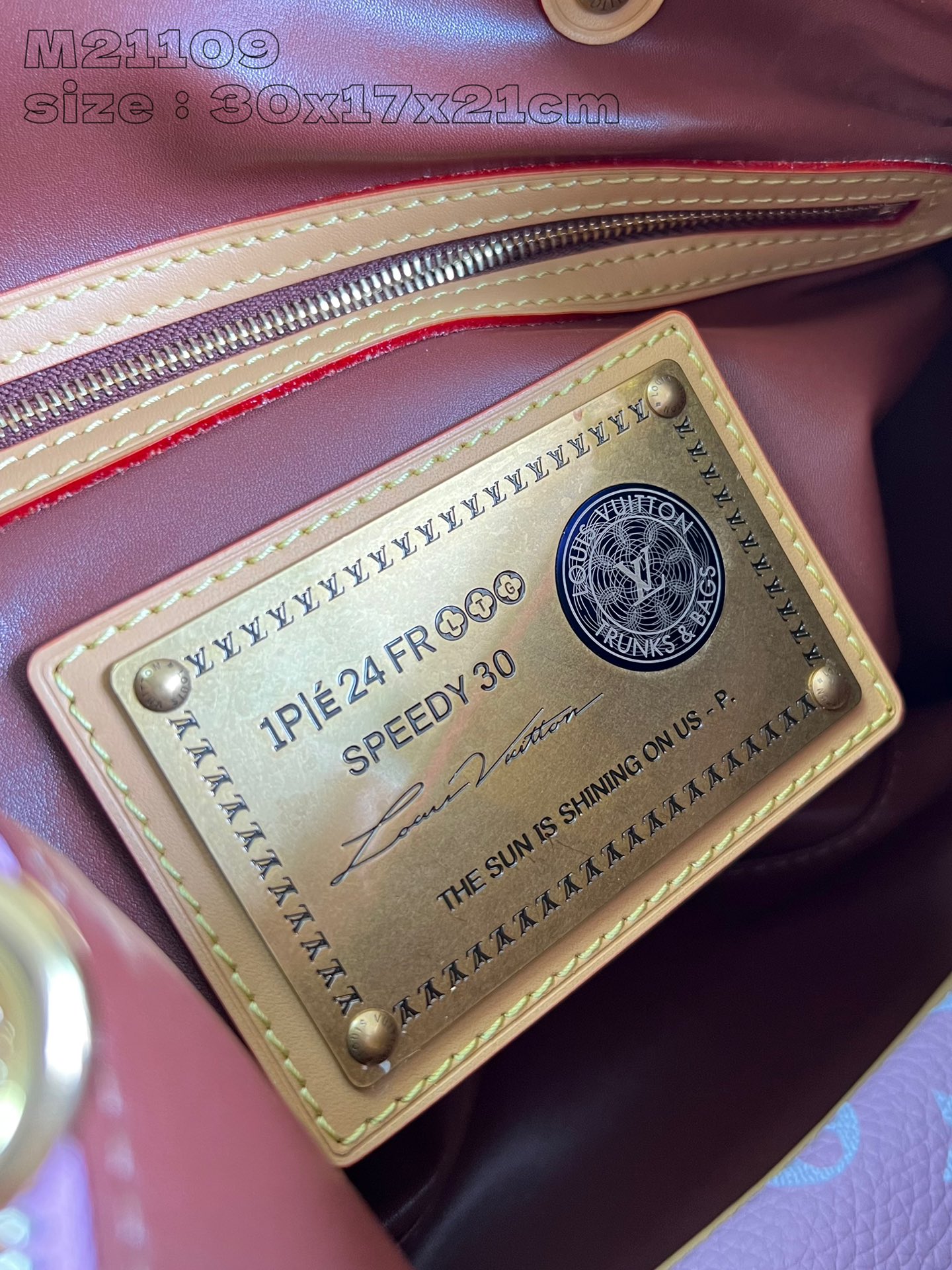 Image [13]-P2600 M21109 Pink Leather This Speedy P18 Bandoulière 30 Monogram Leather Handbag delivers a sumptuous texture in supple cowhide leatherMonogram prints mimic the elements of the Monogram on canvasPolished metal, sheepskin leather lining, and built-in tag highlight Creative Director Pharrell Williams' attention to detailSize: 30 x 17 x 21 cm (length x height x width)-High Fake Bags Williams' attention to detail Dimensions: 30 x 17 x 21 cm (L x H x W)-High-quality bag