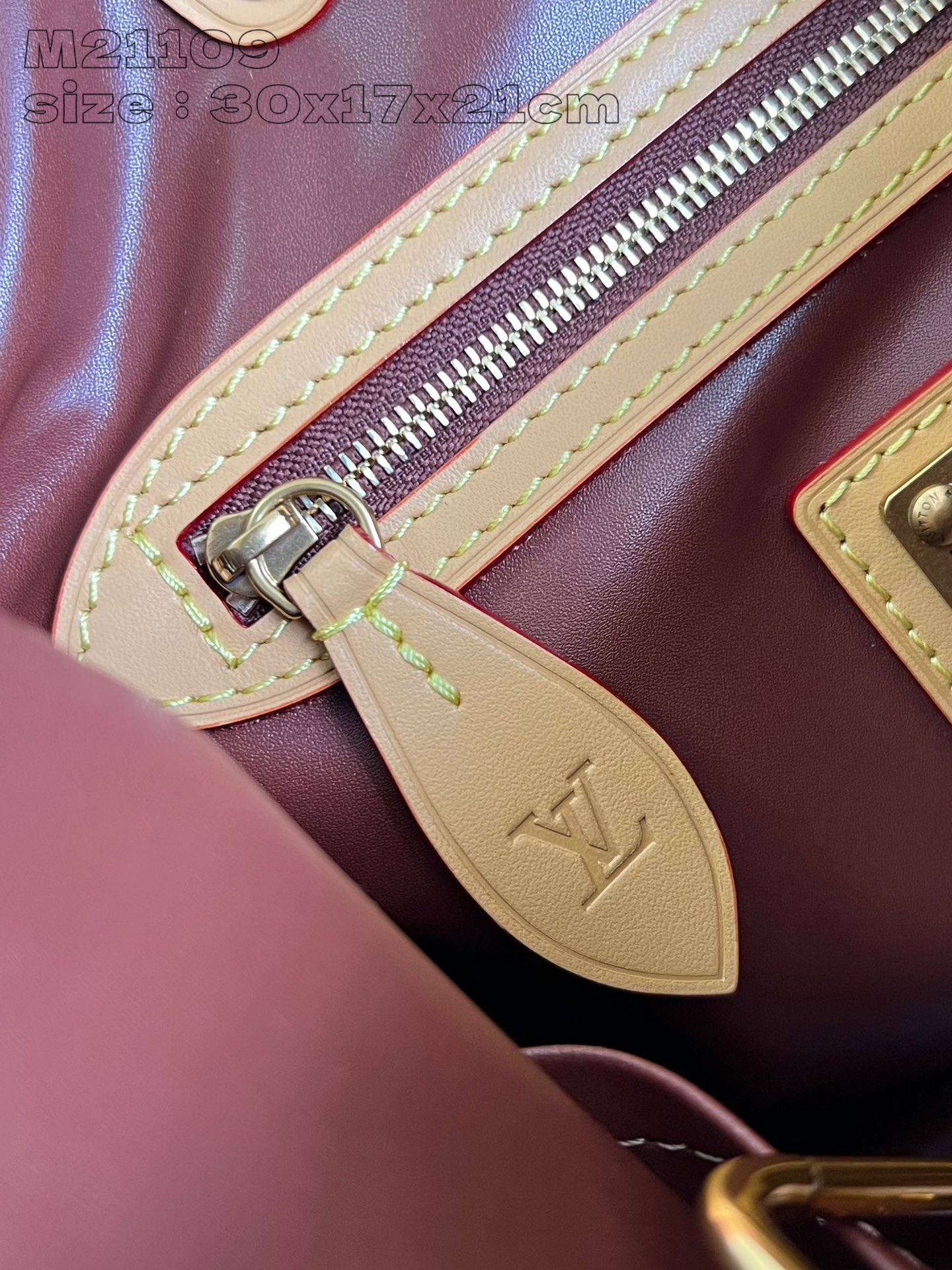 Image [14]-P2600 M21109 Pink Leather This Speedy P18 Bandoulière 30 Monogram Leather Handbag delivers a sumptuous texture in supple cowhide leatherMonogram prints mimic the elements of the Monogram on canvasPolished metal, sheepskin leather lining, and built-in tag highlight Creative Director Pharrell Williams' attention to detailSize: 30 x 17 x 21 cm (length x height x width)-High Fake Bags Williams' attention to detail Dimensions: 30 x 17 x 21 cm (L x H x W)-High-quality bag