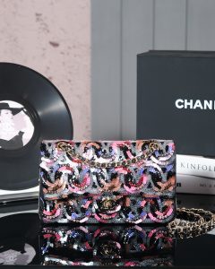 CHANEL  𝟐𝟒𝐬 重工 亮片𝙘𝙛
尺寸：15.5x25.5x6.  收藏款-高仿包包