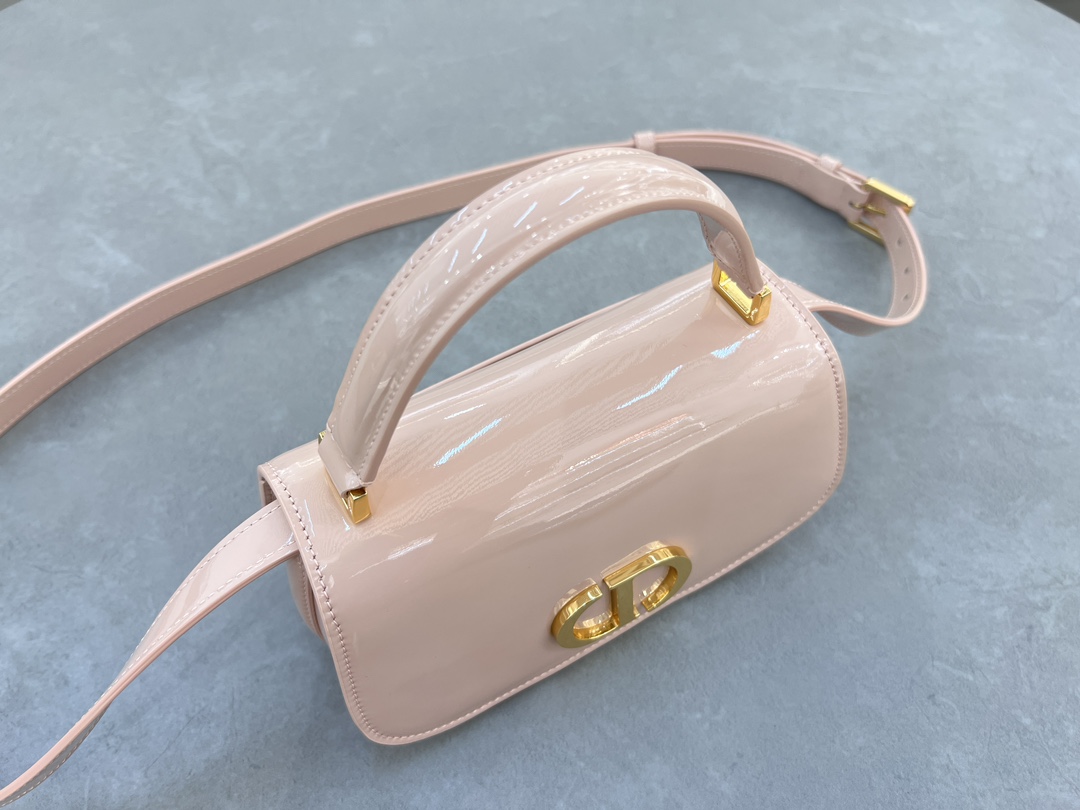 Small 30 Montaigne Avenue Top Handle White Patent Cowhide No. M9370UNQA This 30 Montaigne Avenue Top Handle is a new addition to the Winter 2014 Ready-to-Wear collection, showcasing elegance and modern style in beautifully crafted, durable and richly textured blue patent cowhide. Dior's craftsmanship is evident on the flap embellished with a vintage gold-tone metal CD logoDouble compartment with sewn-in triangular liningAn additional back pocket for added practicalitySmaller version with leather top handles and adjustable, removable shoulder strapCan be carried by hand, over the shoulder or cross-bodyFront embellished with the CD logoFlap closureLeather top handlesAdjustable, removable leather shoulder strapTwo interior compartments2 internal slit pocketsBack pocket with dust bag PouchMade in ItalyModel No.: 6530Size: 19 x 9 x 8-High Fake Factory