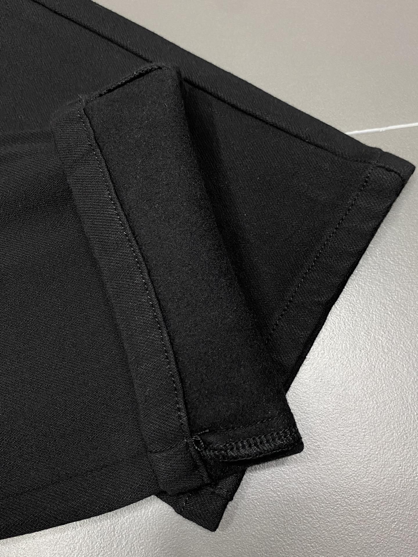 P640 Burberry Burberry 💥 Exclusive exclusive new casual jeans 👖 High-end version! Padded and thickened Counter customized fabrics Breathable comfort high impeccable details brand elements design concepts reflecting high quality feel delicate and soft! Presenting casual tailoring on the body version of the superb! Yardage: 30-38