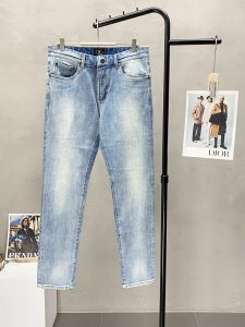 P640ZEGNA杰尼亚💥独家专供新款休闲牛仔裤👖高端版本！专柜定制面料 透气舒适度高细节无可挑剔品牌元素设计理念体现高品质手感细腻柔软！呈现休闲裁剪上身版型超赞！码数：30-38-高仿包包