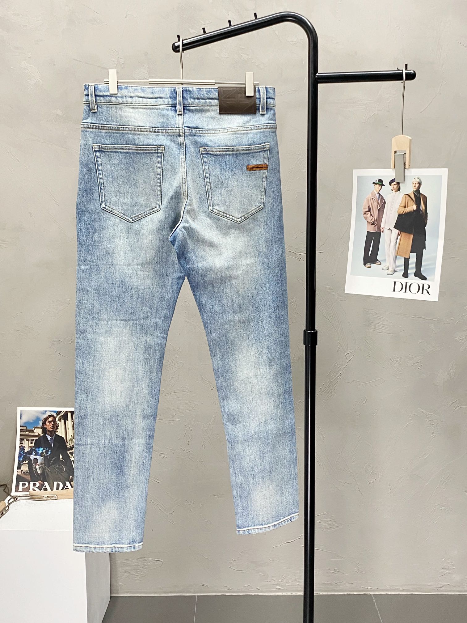 图片[2]-P640ZEGNA杰尼亚💥独家专供新款休闲牛仔裤👖高端版本！专柜定制面料 透气舒适度高细节无可挑剔品牌元素设计理念体现高品质手感细腻柔软！呈现休闲裁剪上身版型超赞！码数：30-38-高仿包包