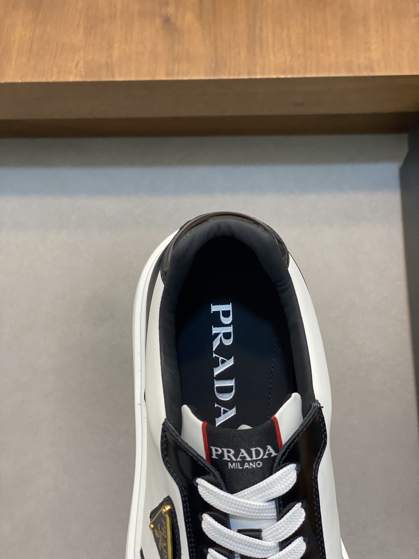 图片[7]-P880 Prada普拉达高版本休闲款鞋面采用意原版牛皮   「凸显高端·贵气·档次」做工考究（原版牛皮内里）牛皮垫脚鞋底：原厂特供原版大底 实物拍摄
码数：38-44-高仿包包