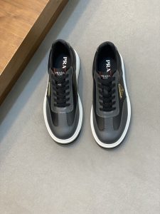 P880 Prada Prada high version of the casual models upper using Italian original cowhide "highlighting the high-end - noble - grade" workmanship exquisite (original cowhide lining) cowhide cushioning foot sole: the original factory special original outsole Physical shooting yardage: 38-44 - high imitation factory