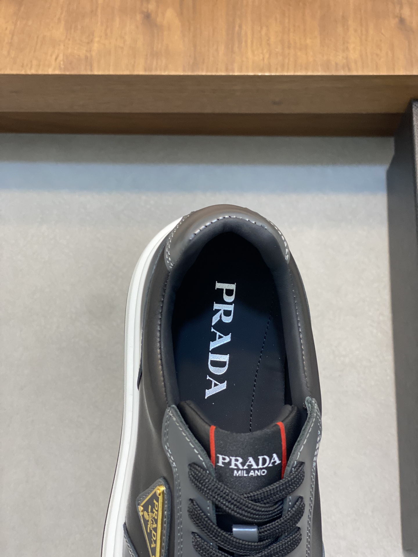图片[7]-P880 Prada普拉达高版本休闲款鞋面采用意原版牛皮   「凸显高端·贵气·档次」做工考究（原版牛皮内里）牛皮垫脚鞋底：原厂特供原版大底 实物拍摄
码数：38-44-高仿包包