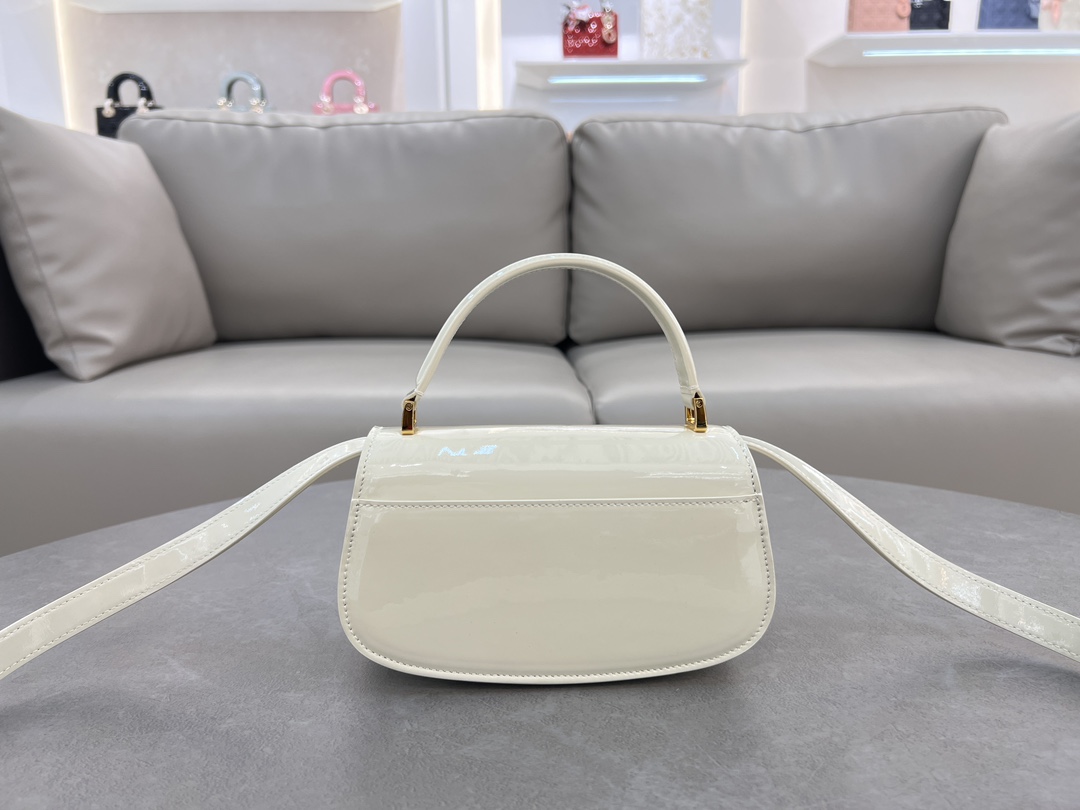 Small 30 Montaigne Avenue Top Handle White Patent Cowhide No. M9370UNQA This 30 Montaigne Avenue Top Handle is a new addition to the Winter 2014 Ready-to-Wear collection, showcasing elegance and modern style in beautifully crafted, durable and richly textured blue patent cowhide. Dior's craftsmanship is evident on the flap embellished with a vintage gold-tone metal CD logoDouble compartment with sewn-in triangular liningAn additional back pocket for added practicalitySmaller version with leather top handles and adjustable, removable shoulder strapCan be carried by hand, over the shoulder or cross-bodyFront embellished with the CD logoFlap closureLeather top handlesAdjustable, removable leather shoulder strapTwo interior compartments2 internal slit pocketsBack pocket with dust bag PouchMade in ItalyModel No.: 6530Size: 19 x 9 x 8-High Fake Factory