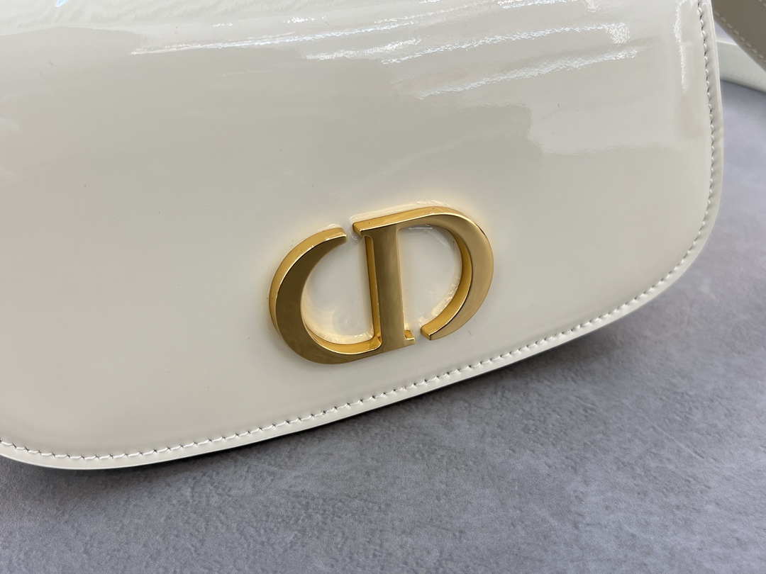 Small 30 Montaigne Avenue Top Handle White Patent Cowhide No. M9370UNQA This 30 Montaigne Avenue Top Handle is a new addition to the Winter 2014 Ready-to-Wear collection, showcasing elegance and modern style in beautifully crafted, durable and richly textured blue patent cowhide. Dior's craftsmanship is evident on the flap embellished with a vintage gold-tone metal CD logoDouble compartment with sewn-in triangular liningAn additional back pocket for added practicalitySmaller version with leather top handles and adjustable, removable shoulder strapCan be carried by hand, over the shoulder or cross-bodyFront embellished with the CD logoFlap closureLeather top handlesAdjustable, removable leather shoulder strapTwo interior compartments2 internal slit pocketsBack pocket with dust bag PouchMade in ItalyModel No.: 6530Size: 19 x 9 x 8-High Fake Factory