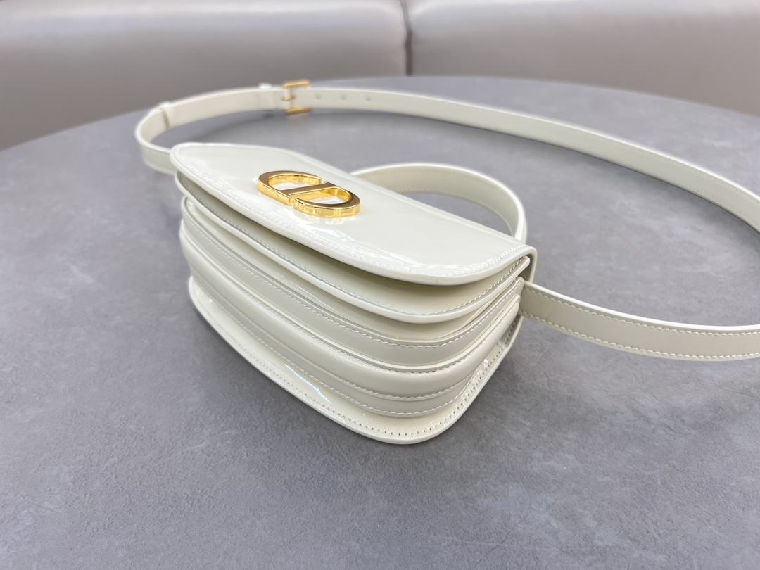 Small 30 Montaigne Avenue Top Handle White Patent Cowhide No. M9370UNQA This 30 Montaigne Avenue Top Handle is a new addition to the Winter 2014 Ready-to-Wear collection, showcasing elegance and modern style in beautifully crafted, durable and richly textured blue patent cowhide. Dior's craftsmanship is evident on the flap embellished with a vintage gold-tone metal CD logoDouble compartment with sewn-in triangular liningAn additional back pocket for added practicalitySmaller version with leather top handles and adjustable, removable shoulder strapCan be carried by hand, over the shoulder or cross-bodyFront embellished with the CD logoFlap closureLeather top handlesAdjustable, removable leather shoulder strapTwo interior compartments2 internal slit pocketsBack pocket with dust bag PouchMade in ItalyModel No.: 6530Size: 19 x 9 x 8-High Fake Factory